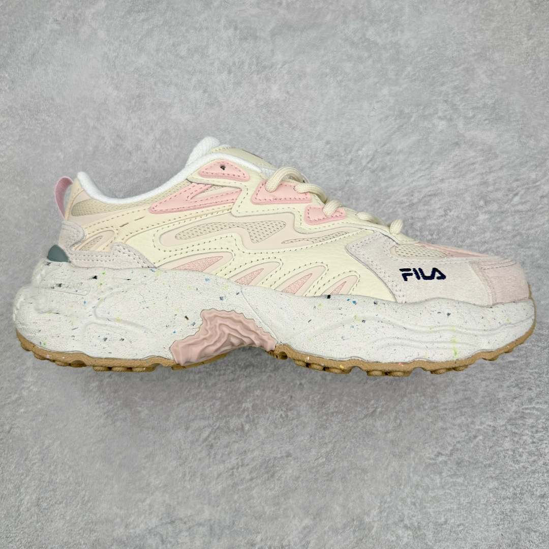 FILA FUSION Fluid 斐乐摩登潮牌防滑耐磨轻便运动鞋 FUSION 系列传承了 FILA 的百年基因，融入年轻运动及潮流文化，成为引领变革、创新突破的一代。以“1+N” 的跨界合作模式重现经典的同时创造经典。带来最出其不意的跨界合作惊喜。同时，FILAFUSION把FILA 的 DNA 融入到定制体验里，你可以随心制造厲于你的产品。FILA FUSION 的鞋家族涵盖了老爹鞋、跑步鞋、网球鞋、季节款。风格复古新潮，满足了时尚人士出行及各类运动的搭配需求，成为当下年轻人筷拥的鞋类品牌之一。FILA FUSION 走进年轻人的世界，通过年轻人运动，街舞，滑板，篮球，展现 FILA FUSION 的潮流态度和年轻文化。FILA FUSION 认为末来属于引领变革、创新突破的年轻一代，让我们一起构成 FILA 未来的蓝图吧！尺码：35.5 36 36.5 37.5 38 38.5 39 40 40.5 41 42 42.5 43 44 44.5 45 45.5-选品中心
