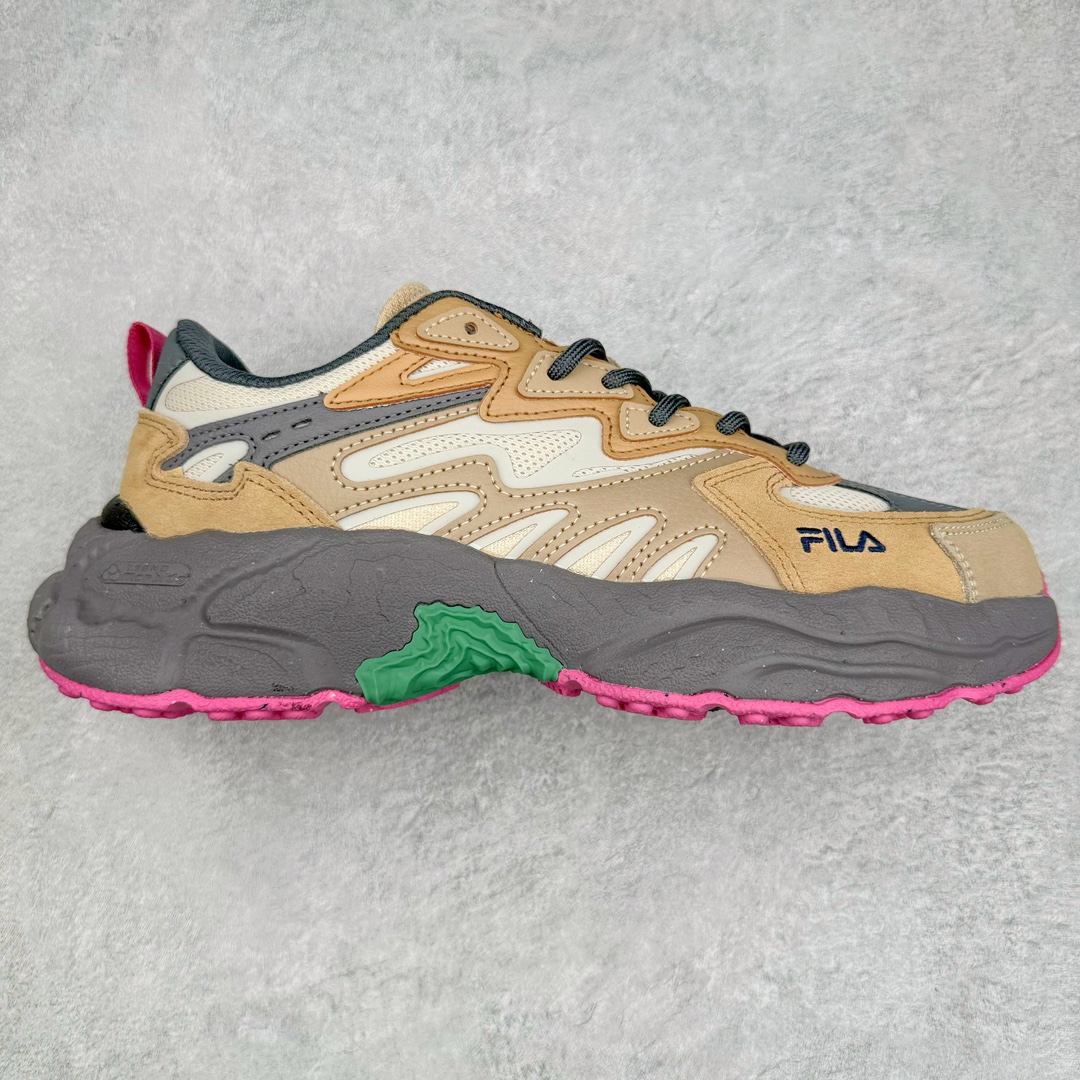 FILA FUSION Fluid 斐乐摩登潮牌防滑耐磨轻便运动鞋 FUSION 系列传承了 FILA 的百年基因，融入年轻运动及潮流文化，成为引领变革、创新突破的一代。以“1+N” 的跨界合作模式重现经典的同时创造经典。带来最出其不意的跨界合作惊喜。同时，FILAFUSION把FILA 的 DNA 融入到定制体验里，你可以随心制造厲于你的产品。FILA FUSION 的鞋家族涵盖了老爹鞋、跑步鞋、网球鞋、季节款。风格复古新潮，满足了时尚人士出行及各类运动的搭配需求，成为当下年轻人筷拥的鞋类品牌之一。FILA FUSION 走进年轻人的世界，通过年轻人运动，街舞，滑板，篮球，展现 FILA FUSION 的潮流态度和年轻文化。FILA FUSION 认为末来属于引领变革、创新突破的年轻一代，让我们一起构成 FILA 未来的蓝图吧！尺码：35.5 36 36.5 37.5 38 38.5 39 40 40.5 41 42 42.5 43 44 44.5 45 45.5-选品中心