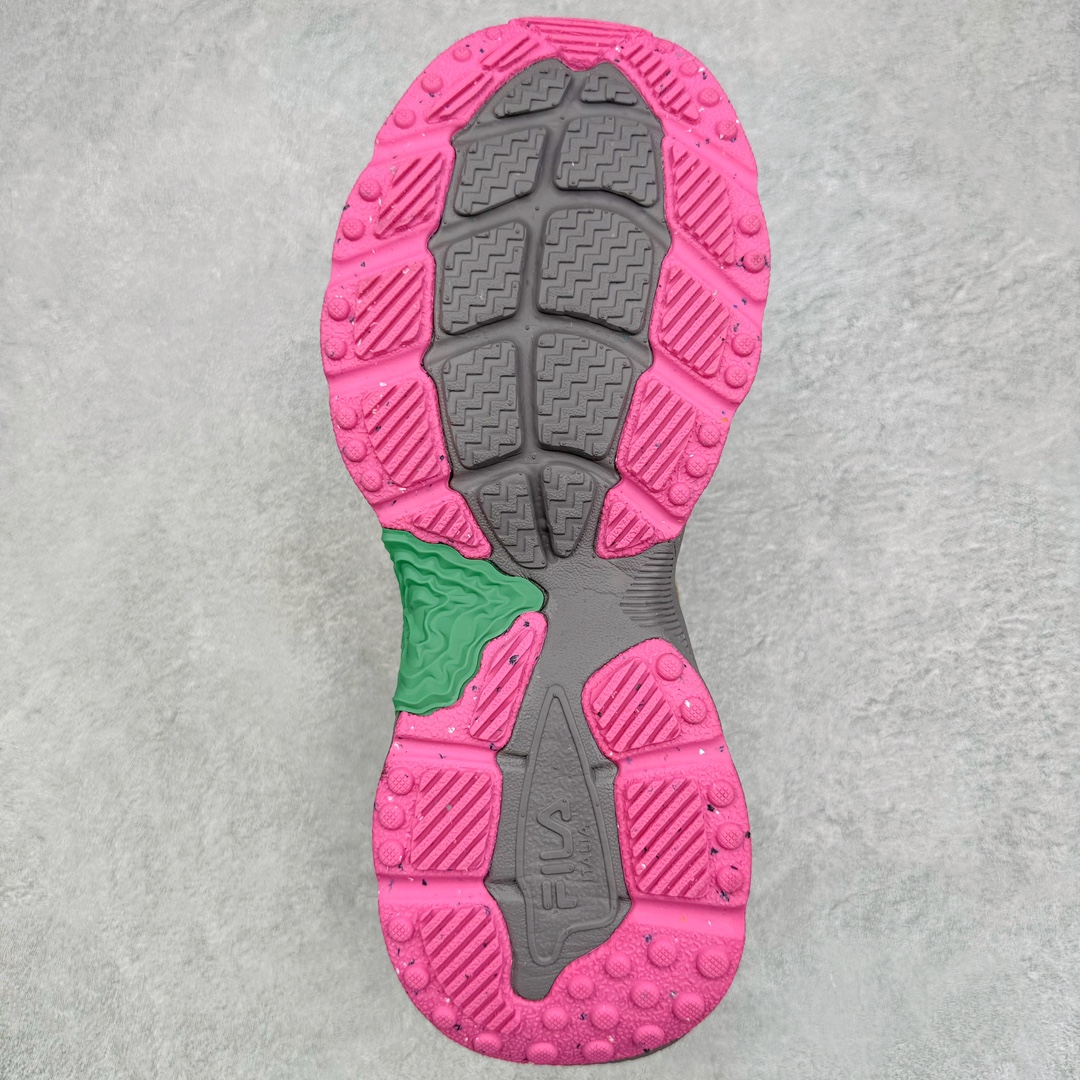 图片[9]-FILA FUSION Fluid 斐乐摩登潮牌防滑耐磨轻便运动鞋 FUSION 系列传承了 FILA 的百年基因，融入年轻运动及潮流文化，成为引领变革、创新突破的一代。以“1+N” 的跨界合作模式重现经典的同时创造经典。带来最出其不意的跨界合作惊喜。同时，FILAFUSION把FILA 的 DNA 融入到定制体验里，你可以随心制造厲于你的产品。FILA FUSION 的鞋家族涵盖了老爹鞋、跑步鞋、网球鞋、季节款。风格复古新潮，满足了时尚人士出行及各类运动的搭配需求，成为当下年轻人筷拥的鞋类品牌之一。FILA FUSION 走进年轻人的世界，通过年轻人运动，街舞，滑板，篮球，展现 FILA FUSION 的潮流态度和年轻文化。FILA FUSION 认为末来属于引领变革、创新突破的年轻一代，让我们一起构成 FILA 未来的蓝图吧！尺码：35.5 36 36.5 37.5 38 38.5 39 40 40.5 41 42 42.5 43 44 44.5 45 45.5-选品中心