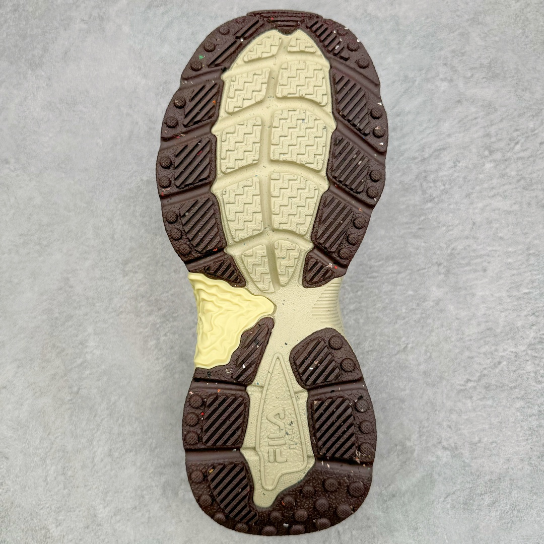 图片[9]-FILA FUSION Fluid 斐乐摩登潮牌防滑耐磨轻便运动鞋 FUSION 系列传承了 FILA 的百年基因，融入年轻运动及潮流文化，成为引领变革、创新突破的一代。以“1+N” 的跨界合作模式重现经典的同时创造经典。带来最出其不意的跨界合作惊喜。同时，FILAFUSION把FILA 的 DNA 融入到定制体验里，你可以随心制造厲于你的产品。FILA FUSION 的鞋家族涵盖了老爹鞋、跑步鞋、网球鞋、季节款。风格复古新潮，满足了时尚人士出行及各类运动的搭配需求，成为当下年轻人筷拥的鞋类品牌之一。FILA FUSION 走进年轻人的世界，通过年轻人运动，街舞，滑板，篮球，展现 FILA FUSION 的潮流态度和年轻文化。FILA FUSION 认为末来属于引领变革、创新突破的年轻一代，让我们一起构成 FILA 未来的蓝图吧！尺码：35.5 36 36.5 37.5 38 38.5 39 40 40.5 41 42 42.5 43 44 44.5 45 45.5-选品中心