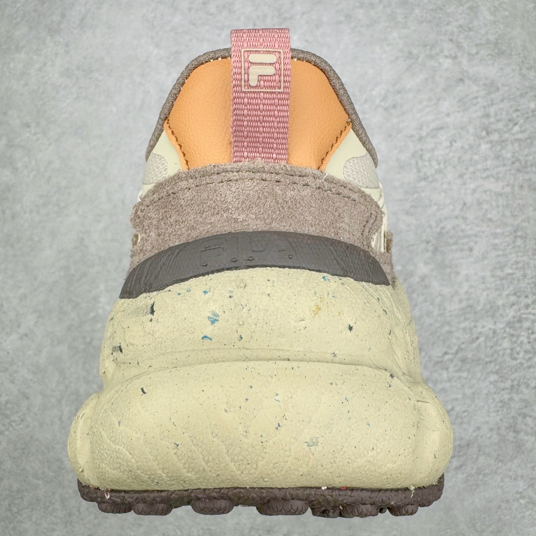 图片[8]-FILA FUSION Fluid 斐乐摩登潮牌防滑耐磨轻便运动鞋 FUSION 系列传承了 FILA 的百年基因，融入年轻运动及潮流文化，成为引领变革、创新突破的一代。以“1+N” 的跨界合作模式重现经典的同时创造经典。带来最出其不意的跨界合作惊喜。同时，FILAFUSION把FILA 的 DNA 融入到定制体验里，你可以随心制造厲于你的产品。FILA FUSION 的鞋家族涵盖了老爹鞋、跑步鞋、网球鞋、季节款。风格复古新潮，满足了时尚人士出行及各类运动的搭配需求，成为当下年轻人筷拥的鞋类品牌之一。FILA FUSION 走进年轻人的世界，通过年轻人运动，街舞，滑板，篮球，展现 FILA FUSION 的潮流态度和年轻文化。FILA FUSION 认为末来属于引领变革、创新突破的年轻一代，让我们一起构成 FILA 未来的蓝图吧！尺码：35.5 36 36.5 37.5 38 38.5 39 40 40.5 41 42 42.5 43 44 44.5 45 45.5-选品中心