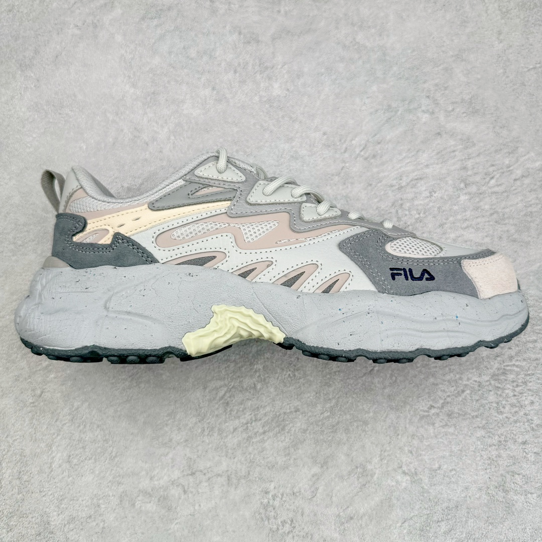 FILA FUSION Fluid 斐乐摩登潮牌防滑耐磨轻便运动鞋 FUSION 系列传承了 FILA 的百年基因，融入年轻运动及潮流文化，成为引领变革、创新突破的一代。以“1+N” 的跨界合作模式重现经典的同时创造经典。带来最出其不意的跨界合作惊喜。同时，FILAFUSION把FILA 的 DNA 融入到定制体验里，你可以随心制造厲于你的产品。FILA FUSION 的鞋家族涵盖了老爹鞋、跑步鞋、网球鞋、季节款。风格复古新潮，满足了时尚人士出行及各类运动的搭配需求，成为当下年轻人筷拥的鞋类品牌之一。FILA FUSION 走进年轻人的世界，通过年轻人运动，街舞，滑板，篮球，展现 FILA FUSION 的潮流态度和年轻文化。FILA FUSION 认为末来属于引领变革、创新突破的年轻一代，让我们一起构成 FILA 未来的蓝图吧！尺码：35.5 36 36.5 37.5 38 38.5 39 40 40.5 41 42 42.5 43 44 44.5 45 45.5-选品中心