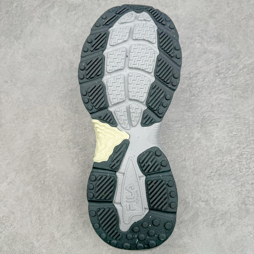 图片[9]-FILA FUSION Fluid 斐乐摩登潮牌防滑耐磨轻便运动鞋 FUSION 系列传承了 FILA 的百年基因，融入年轻运动及潮流文化，成为引领变革、创新突破的一代。以“1+N” 的跨界合作模式重现经典的同时创造经典。带来最出其不意的跨界合作惊喜。同时，FILAFUSION把FILA 的 DNA 融入到定制体验里，你可以随心制造厲于你的产品。FILA FUSION 的鞋家族涵盖了老爹鞋、跑步鞋、网球鞋、季节款。风格复古新潮，满足了时尚人士出行及各类运动的搭配需求，成为当下年轻人筷拥的鞋类品牌之一。FILA FUSION 走进年轻人的世界，通过年轻人运动，街舞，滑板，篮球，展现 FILA FUSION 的潮流态度和年轻文化。FILA FUSION 认为末来属于引领变革、创新突破的年轻一代，让我们一起构成 FILA 未来的蓝图吧！尺码：35.5 36 36.5 37.5 38 38.5 39 40 40.5 41 42 42.5 43 44 44.5 45 45.5-选品中心