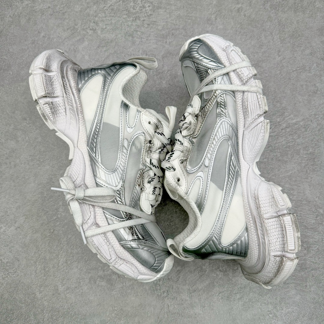 图片[3]-＃纯原 BALENCIAGA 3XL Sneakers 巴黎世家十代网布系带低帮走秀复古老爹鞋 全套原纸板楦头开发 最原汁原味的灵魂版型 全鞋荧光划线卡点 胶水把控整洁度追求极致完美 每一双都是工艺品 多重QC质检 超越公司货的品控标准 实实在在的免检产品 原盒原配 正确字体电绣 粗细、位置、大小正确 侧边TPU 透气孔匹配意产原版 正确分离大底 TPU软底 原版一致大底LOGO 立体感十足 原厂皮料水洗做旧 采购原厂网纱 不含皮革 网布材料和聚氨酯 磨损效果 鞋头边缘和后帮 Balenciaga 徽标 鞋面和后跟凸印尺码 鞋舌 3XL 橡胶品牌标识和反光细节 鞋帮拉袢和鞋舌拉祥 配反光细节 备用鞋带在鞋履前侧 可在穿着前取下 便于不同造型搭配 偏大一码 尺码：35 36 37 38 39 40 41 42 43 44 45 46-选品中心