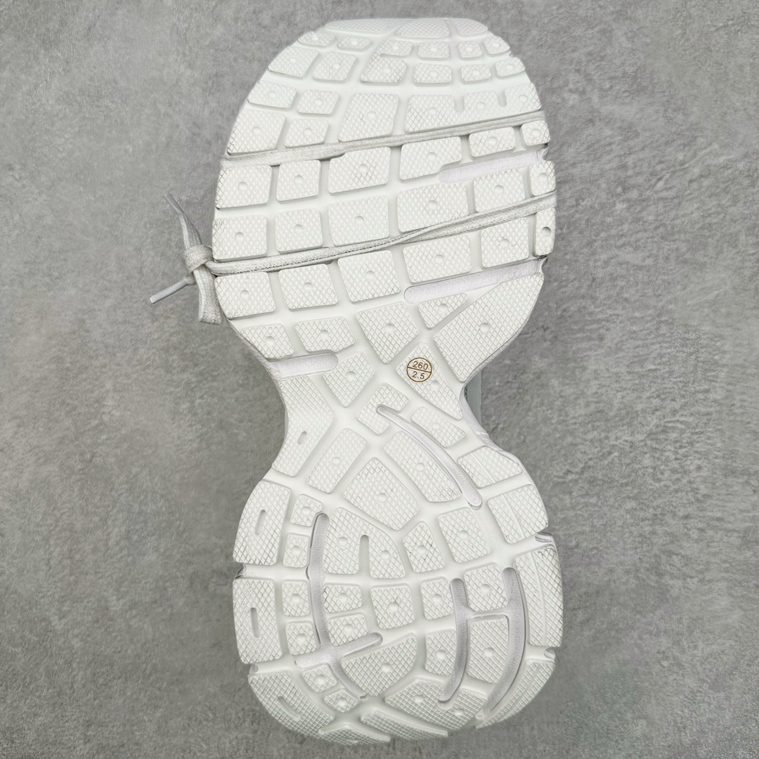 图片[9]-＃纯原 BALENCIAGA 3XL Sneakers 巴黎世家十代网布系带低帮走秀复古老爹鞋 全套原纸板楦头开发 最原汁原味的灵魂版型 全鞋荧光划线卡点 胶水把控整洁度追求极致完美 每一双都是工艺品 多重QC质检 超越公司货的品控标准 实实在在的免检产品 原盒原配 正确字体电绣 粗细、位置、大小正确 侧边TPU 透气孔匹配意产原版 正确分离大底 TPU软底 原版一致大底LOGO 立体感十足 原厂皮料水洗做旧 采购原厂网纱 不含皮革 网布材料和聚氨酯 磨损效果 鞋头边缘和后帮 Balenciaga 徽标 鞋面和后跟凸印尺码 鞋舌 3XL 橡胶品牌标识和反光细节 鞋帮拉袢和鞋舌拉祥 配反光细节 备用鞋带在鞋履前侧 可在穿着前取下 便于不同造型搭配 偏大一码 尺码：35 36 37 38 39 40 41 42 43 44 45 46-选品中心