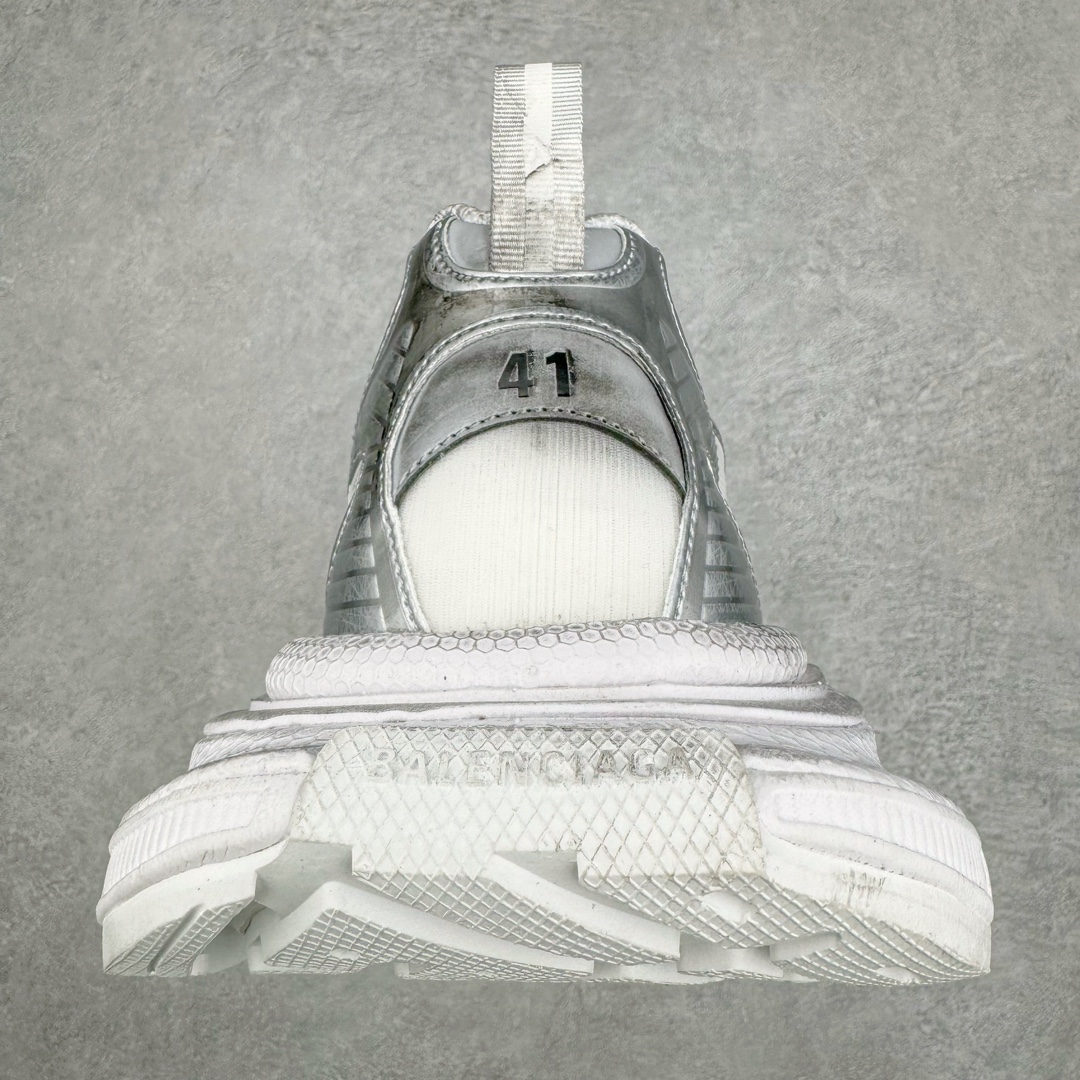 图片[8]-＃纯原 BALENCIAGA 3XL Sneakers 巴黎世家十代网布系带低帮走秀复古老爹鞋 全套原纸板楦头开发 最原汁原味的灵魂版型 全鞋荧光划线卡点 胶水把控整洁度追求极致完美 每一双都是工艺品 多重QC质检 超越公司货的品控标准 实实在在的免检产品 原盒原配 正确字体电绣 粗细、位置、大小正确 侧边TPU 透气孔匹配意产原版 正确分离大底 TPU软底 原版一致大底LOGO 立体感十足 原厂皮料水洗做旧 采购原厂网纱 不含皮革 网布材料和聚氨酯 磨损效果 鞋头边缘和后帮 Balenciaga 徽标 鞋面和后跟凸印尺码 鞋舌 3XL 橡胶品牌标识和反光细节 鞋帮拉袢和鞋舌拉祥 配反光细节 备用鞋带在鞋履前侧 可在穿着前取下 便于不同造型搭配 偏大一码 尺码：35 36 37 38 39 40 41 42 43 44 45 46-选品中心