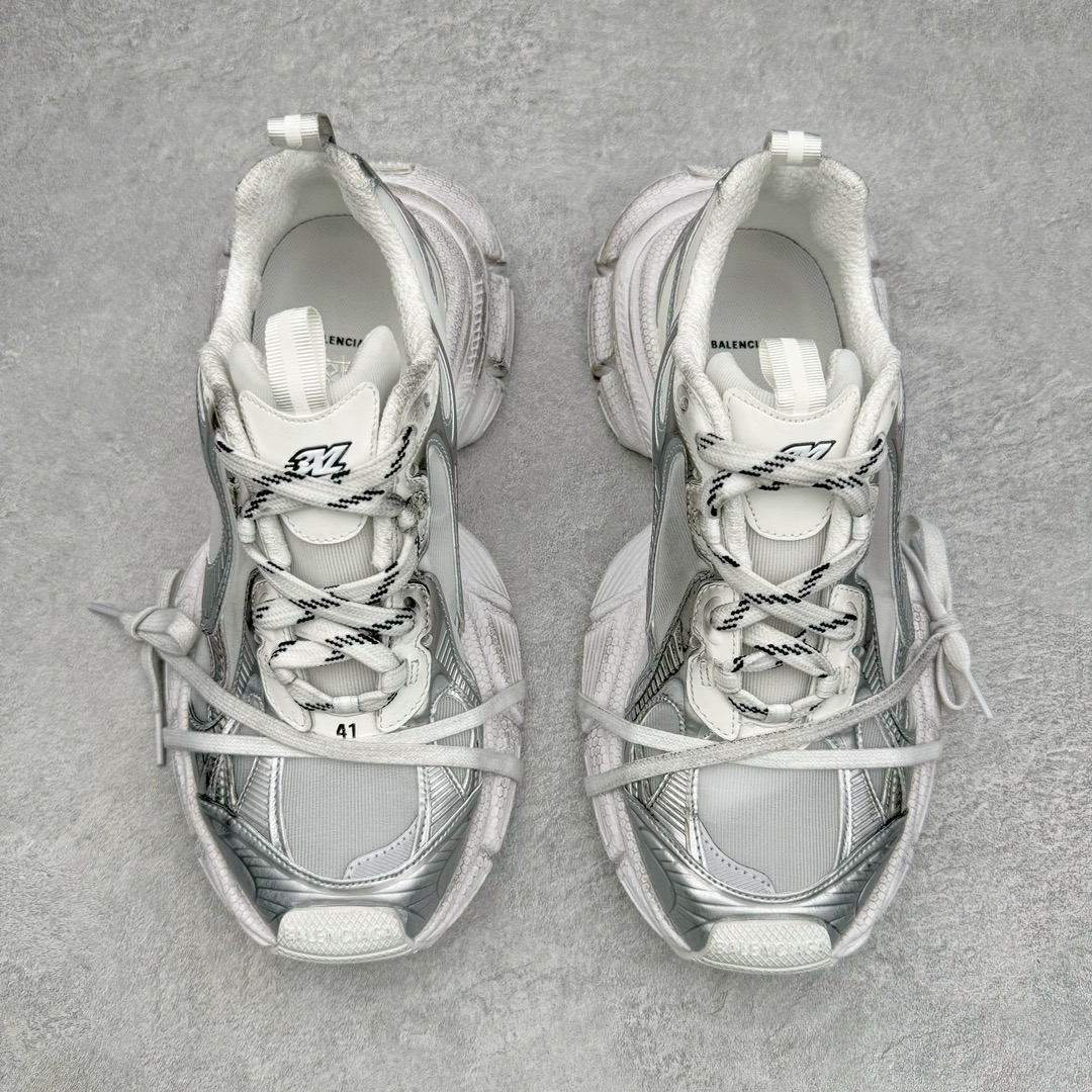 图片[2]-＃纯原 BALENCIAGA 3XL Sneakers 巴黎世家十代网布系带低帮走秀复古老爹鞋 全套原纸板楦头开发 最原汁原味的灵魂版型 全鞋荧光划线卡点 胶水把控整洁度追求极致完美 每一双都是工艺品 多重QC质检 超越公司货的品控标准 实实在在的免检产品 原盒原配 正确字体电绣 粗细、位置、大小正确 侧边TPU 透气孔匹配意产原版 正确分离大底 TPU软底 原版一致大底LOGO 立体感十足 原厂皮料水洗做旧 采购原厂网纱 不含皮革 网布材料和聚氨酯 磨损效果 鞋头边缘和后帮 Balenciaga 徽标 鞋面和后跟凸印尺码 鞋舌 3XL 橡胶品牌标识和反光细节 鞋帮拉袢和鞋舌拉祥 配反光细节 备用鞋带在鞋履前侧 可在穿着前取下 便于不同造型搭配 偏大一码 尺码：35 36 37 38 39 40 41 42 43 44 45 46-选品中心