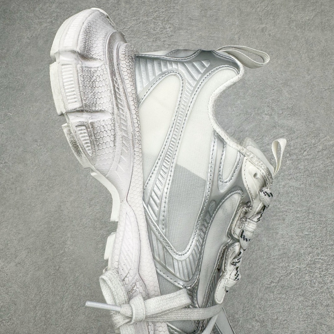 图片[6]-＃纯原 BALENCIAGA 3XL Sneakers 巴黎世家十代网布系带低帮走秀复古老爹鞋 全套原纸板楦头开发 最原汁原味的灵魂版型 全鞋荧光划线卡点 胶水把控整洁度追求极致完美 每一双都是工艺品 多重QC质检 超越公司货的品控标准 实实在在的免检产品 原盒原配 正确字体电绣 粗细、位置、大小正确 侧边TPU 透气孔匹配意产原版 正确分离大底 TPU软底 原版一致大底LOGO 立体感十足 原厂皮料水洗做旧 采购原厂网纱 不含皮革 网布材料和聚氨酯 磨损效果 鞋头边缘和后帮 Balenciaga 徽标 鞋面和后跟凸印尺码 鞋舌 3XL 橡胶品牌标识和反光细节 鞋帮拉袢和鞋舌拉祥 配反光细节 备用鞋带在鞋履前侧 可在穿着前取下 便于不同造型搭配 偏大一码 尺码：35 36 37 38 39 40 41 42 43 44 45 46-选品中心