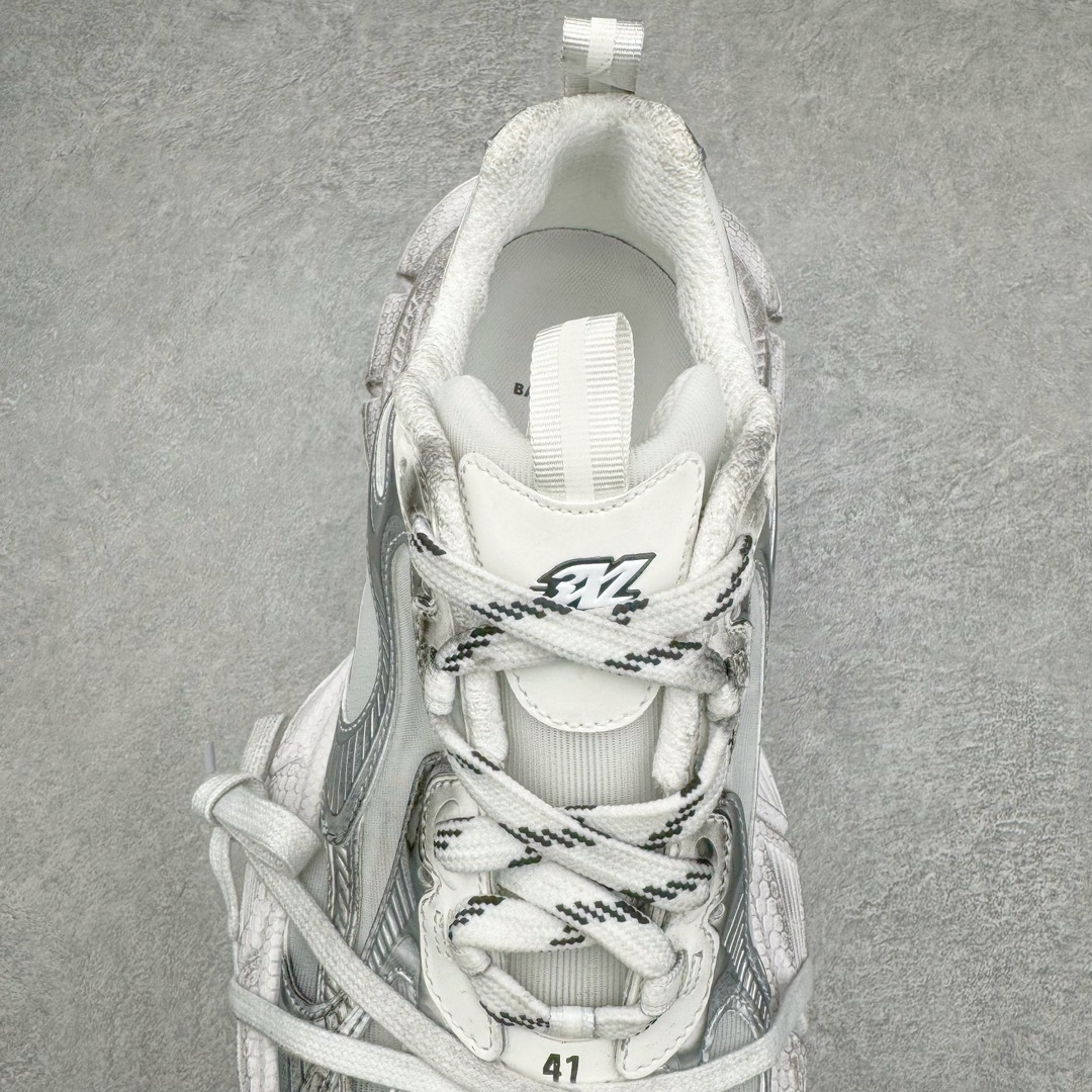 图片[5]-＃纯原 BALENCIAGA 3XL Sneakers 巴黎世家十代网布系带低帮走秀复古老爹鞋 全套原纸板楦头开发 最原汁原味的灵魂版型 全鞋荧光划线卡点 胶水把控整洁度追求极致完美 每一双都是工艺品 多重QC质检 超越公司货的品控标准 实实在在的免检产品 原盒原配 正确字体电绣 粗细、位置、大小正确 侧边TPU 透气孔匹配意产原版 正确分离大底 TPU软底 原版一致大底LOGO 立体感十足 原厂皮料水洗做旧 采购原厂网纱 不含皮革 网布材料和聚氨酯 磨损效果 鞋头边缘和后帮 Balenciaga 徽标 鞋面和后跟凸印尺码 鞋舌 3XL 橡胶品牌标识和反光细节 鞋帮拉袢和鞋舌拉祥 配反光细节 备用鞋带在鞋履前侧 可在穿着前取下 便于不同造型搭配 偏大一码 尺码：35 36 37 38 39 40 41 42 43 44 45 46-选品中心