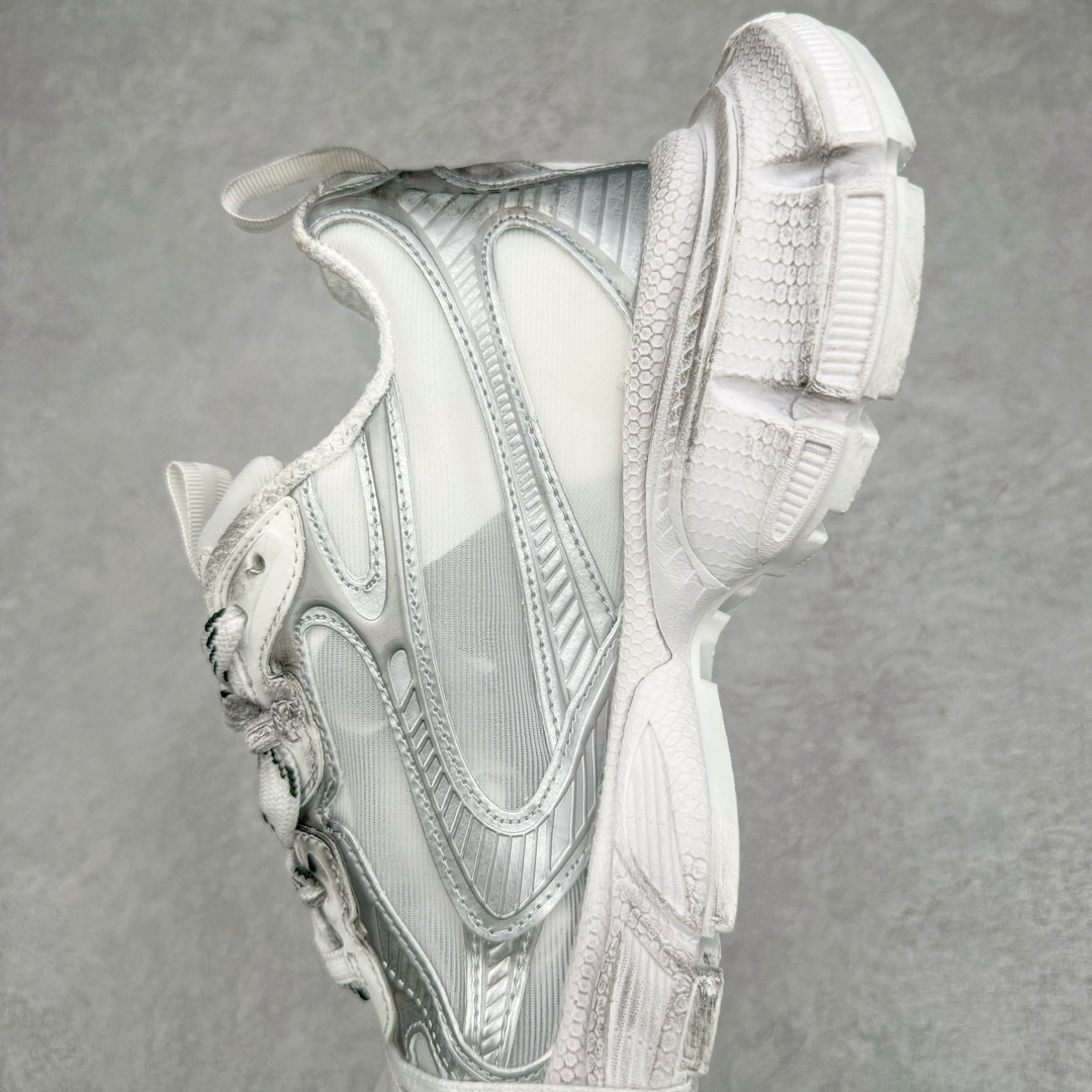 图片[7]-＃纯原 BALENCIAGA 3XL Sneakers 巴黎世家十代网布系带低帮走秀复古老爹鞋 全套原纸板楦头开发 最原汁原味的灵魂版型 全鞋荧光划线卡点 胶水把控整洁度追求极致完美 每一双都是工艺品 多重QC质检 超越公司货的品控标准 实实在在的免检产品 原盒原配 正确字体电绣 粗细、位置、大小正确 侧边TPU 透气孔匹配意产原版 正确分离大底 TPU软底 原版一致大底LOGO 立体感十足 原厂皮料水洗做旧 采购原厂网纱 不含皮革 网布材料和聚氨酯 磨损效果 鞋头边缘和后帮 Balenciaga 徽标 鞋面和后跟凸印尺码 鞋舌 3XL 橡胶品牌标识和反光细节 鞋帮拉袢和鞋舌拉祥 配反光细节 备用鞋带在鞋履前侧 可在穿着前取下 便于不同造型搭配 偏大一码 尺码：35 36 37 38 39 40 41 42 43 44 45 46-选品中心