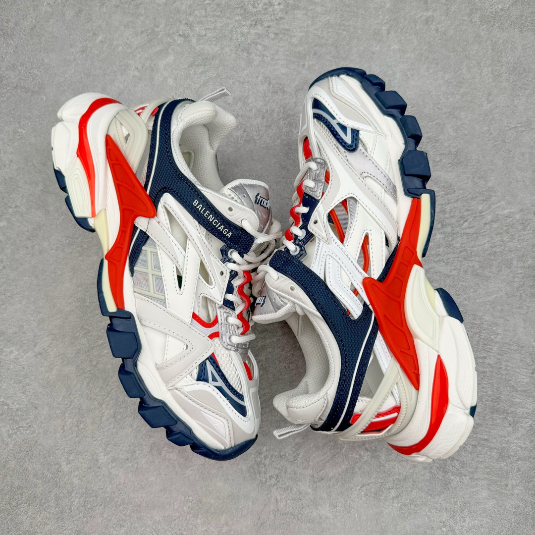 图片[3]-＃VG零售版 BALENCIAGA Track 2.0 巴黎世家复古老爹鞋 全套原纸板楦头开发 最原汁原味的灵魂版型 全鞋荧光划线卡点 胶水把控整洁度追求极致完美 每一双都是工艺品 多重QC质检 超越公司货的品控标准 实实在在的免检产品 原盒原配 正确字体电绣 粗细、位置、大小正确 侧边TPU 透气孔匹配意产原版 正确气垫分离大底 TPU软底 原版一致大底LOGO 立体感十足 原厂皮料水洗做旧 采购原厂网纱 该款鞋采用网眼布和尼龙制成 不含皮革 鞋舌饰有Track.2橡胶品牌标识 外侧饰有橡胶品牌标识 泡沫后帮压印品牌标识 外底正面压印BB标识 由176块饰片拼接而成的铰接式鞋面 侧面配金属质感网眼布 内面配有额外金属光泽饰件 包含1副鞋带和1副备用鞋带 后帮配有拉环鞋提 动态鞋底设计 为双脚带来后续的助力 正常尺码 尺码：35 36 37 38 39 40 41 42 43 44 45 46-选品中心