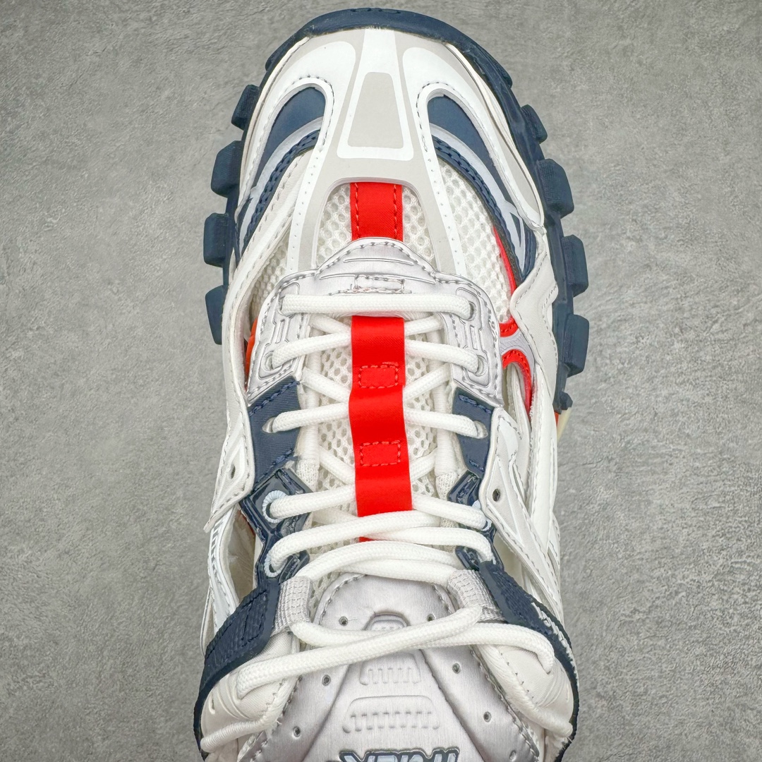 图片[4]-＃VG零售版 BALENCIAGA Track 2.0 巴黎世家复古老爹鞋 全套原纸板楦头开发 最原汁原味的灵魂版型 全鞋荧光划线卡点 胶水把控整洁度追求极致完美 每一双都是工艺品 多重QC质检 超越公司货的品控标准 实实在在的免检产品 原盒原配 正确字体电绣 粗细、位置、大小正确 侧边TPU 透气孔匹配意产原版 正确气垫分离大底 TPU软底 原版一致大底LOGO 立体感十足 原厂皮料水洗做旧 采购原厂网纱 该款鞋采用网眼布和尼龙制成 不含皮革 鞋舌饰有Track.2橡胶品牌标识 外侧饰有橡胶品牌标识 泡沫后帮压印品牌标识 外底正面压印BB标识 由176块饰片拼接而成的铰接式鞋面 侧面配金属质感网眼布 内面配有额外金属光泽饰件 包含1副鞋带和1副备用鞋带 后帮配有拉环鞋提 动态鞋底设计 为双脚带来后续的助力 正常尺码 尺码：35 36 37 38 39 40 41 42 43 44 45 46-选品中心