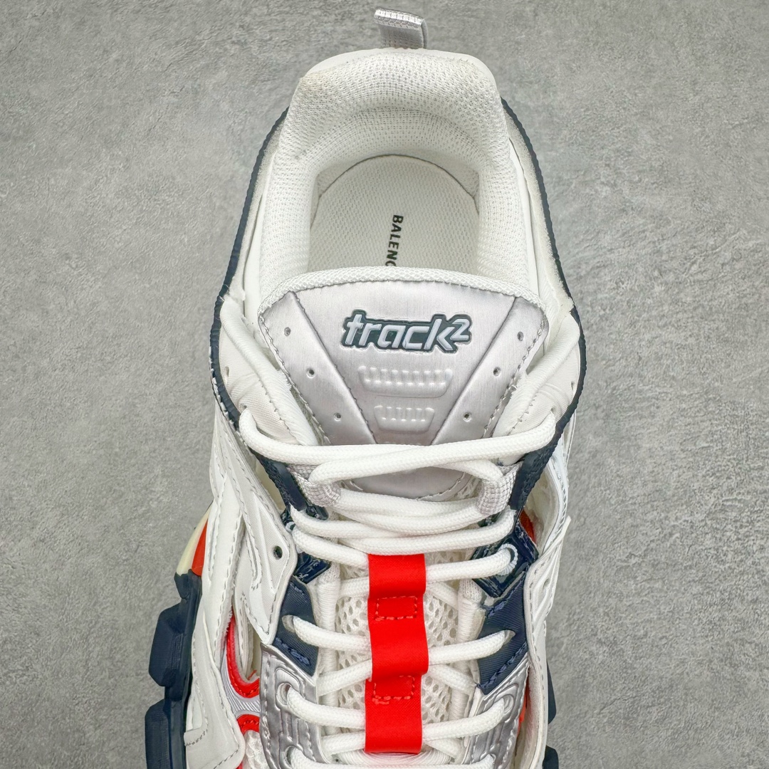 图片[5]-＃VG零售版 BALENCIAGA Track 2.0 巴黎世家复古老爹鞋 全套原纸板楦头开发 最原汁原味的灵魂版型 全鞋荧光划线卡点 胶水把控整洁度追求极致完美 每一双都是工艺品 多重QC质检 超越公司货的品控标准 实实在在的免检产品 原盒原配 正确字体电绣 粗细、位置、大小正确 侧边TPU 透气孔匹配意产原版 正确气垫分离大底 TPU软底 原版一致大底LOGO 立体感十足 原厂皮料水洗做旧 采购原厂网纱 该款鞋采用网眼布和尼龙制成 不含皮革 鞋舌饰有Track.2橡胶品牌标识 外侧饰有橡胶品牌标识 泡沫后帮压印品牌标识 外底正面压印BB标识 由176块饰片拼接而成的铰接式鞋面 侧面配金属质感网眼布 内面配有额外金属光泽饰件 包含1副鞋带和1副备用鞋带 后帮配有拉环鞋提 动态鞋底设计 为双脚带来后续的助力 正常尺码 尺码：35 36 37 38 39 40 41 42 43 44 45 46-选品中心