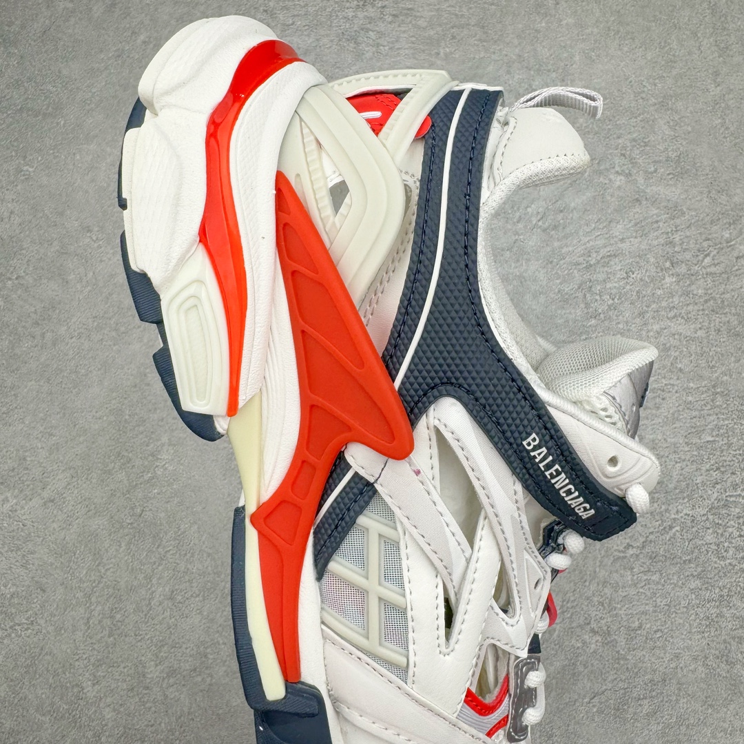 图片[6]-＃VG零售版 BALENCIAGA Track 2.0 巴黎世家复古老爹鞋 全套原纸板楦头开发 最原汁原味的灵魂版型 全鞋荧光划线卡点 胶水把控整洁度追求极致完美 每一双都是工艺品 多重QC质检 超越公司货的品控标准 实实在在的免检产品 原盒原配 正确字体电绣 粗细、位置、大小正确 侧边TPU 透气孔匹配意产原版 正确气垫分离大底 TPU软底 原版一致大底LOGO 立体感十足 原厂皮料水洗做旧 采购原厂网纱 该款鞋采用网眼布和尼龙制成 不含皮革 鞋舌饰有Track.2橡胶品牌标识 外侧饰有橡胶品牌标识 泡沫后帮压印品牌标识 外底正面压印BB标识 由176块饰片拼接而成的铰接式鞋面 侧面配金属质感网眼布 内面配有额外金属光泽饰件 包含1副鞋带和1副备用鞋带 后帮配有拉环鞋提 动态鞋底设计 为双脚带来后续的助力 正常尺码 尺码：35 36 37 38 39 40 41 42 43 44 45 46-选品中心