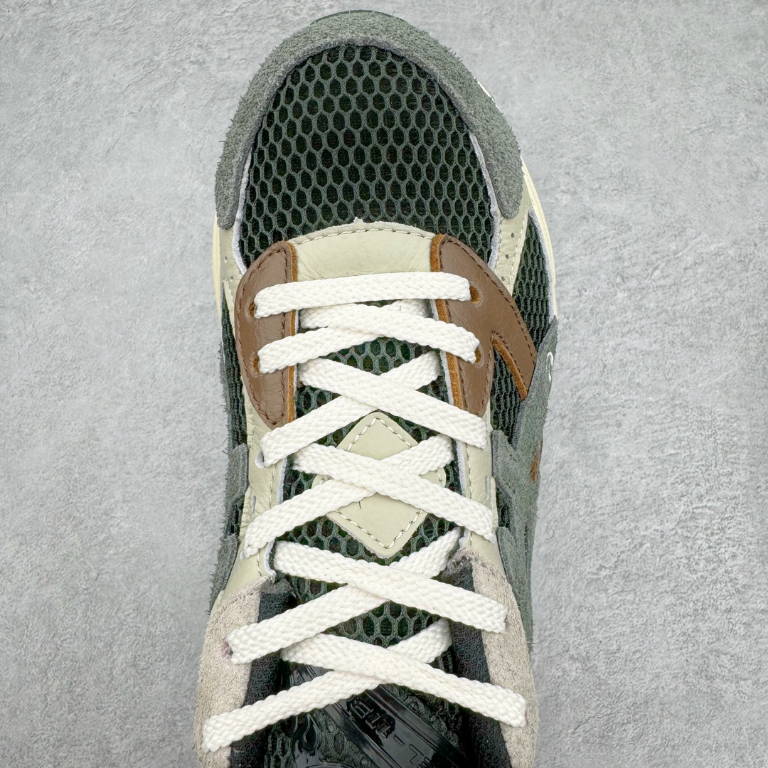 图片[4]-零售💰220 Gallery Department x Asics Gel-1130 亚瑟士系列低帮复古休闲运动慢跑鞋 相信各位一定对 Gallery Department 不陌生了，凭借 Remake Carhartt 伐木裤和 Levi\’s 牛仔裤，在潮流圈崭露头角。此前，还与法国奢侈品牌 LANVIN 推出的联名鞋款，更是获得众多鞋迷们的喜爱。近日，Gallery Department 与 ASICS 携手推出全新联名，快来看看吧 本次设计以经典的ASICS GEL-1130鞋型为蓝本。第一双采用做旧白色搭配银色点缀，复古气质十足。鞋面采用选择网眼织物和皮革面料包裹，使质感得以保证。鞋中底处印有 DEPT. 字样，彰显联名鞋款身份。最后以搭载 GEL 缓震胶科技的中底收尾，完善整体造型设计。第二双采用大面积米白色妆点，浅蓝色点缀，相较于上一款更加清新。其他设计与上一款相同。尺码：36 37 37.5 38 39.5 40 40.5 41.5 42 42.5 43.5 44 45 编码：Sby2936020-运动鞋