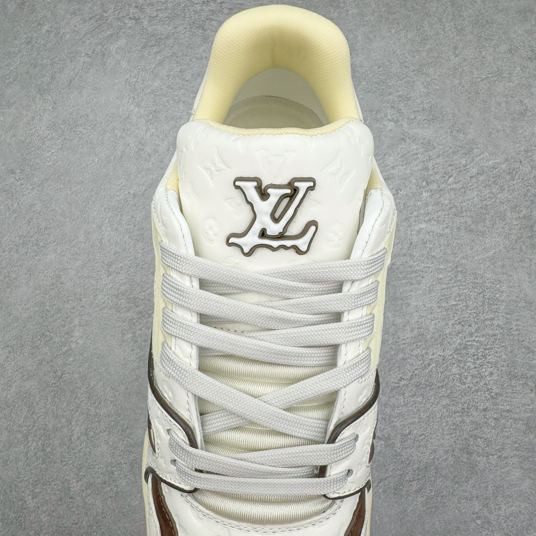 图片[5]-零售💰560 ＃ZS纯原 Louis Vuitton Trainer lv时装走秀运动鞋 做旧系列 市场所有版本中综合最强的货品 GD实力大厂出品  全网最全配色更新最快 最成熟的做工稳定的品控  完美鞋型超高的清洁度 零毛边线头瑕疵 全套原楦原纸版原鞋开模 全网最具灵魂的版型 正确原装黄色鞋盒 正确中底印花 鞋面印花3D高频深度立体 全鞋电脑针车 紧密相连 针距密度一致 环保乳胶注塑鞋垫 厚度脚感还原原版 皮面裁剪部位 统一油边封口工艺 原装橡胶大底含胶量大底组合零偏差 专柜全套包装 防尘袋 说明书 质保卡 男女鞋 尺码：35 36 37 38 39 40 41 42 43 44 45 编码：yby5936060-运动鞋