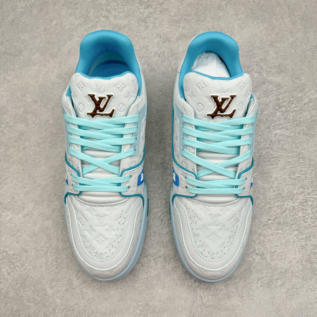 图片[2]-零售💰560 ＃ZS纯原 Louis Vuitton Trainer lv时装走秀运动鞋 做旧系列 市场所有版本中综合最强的货品 GD实力大厂出品  全网最全配色更新最快 最成熟的做工稳定的品控  完美鞋型超高的清洁度 零毛边线头瑕疵 全套原楦原纸版原鞋开模 全网最具灵魂的版型 正确原装黄色鞋盒 正确中底印花 鞋面印花3D高频深度立体 全鞋电脑针车 紧密相连 针距密度一致 环保乳胶注塑鞋垫 厚度脚感还原原版 皮面裁剪部位 统一油边封口工艺 原装橡胶大底含胶量大底组合零偏差 专柜全套包装 防尘袋 说明书 质保卡 男女鞋 尺码：35 36 37 38 39 40 41 42 43 44 45 编码：yby5936060-运动鞋