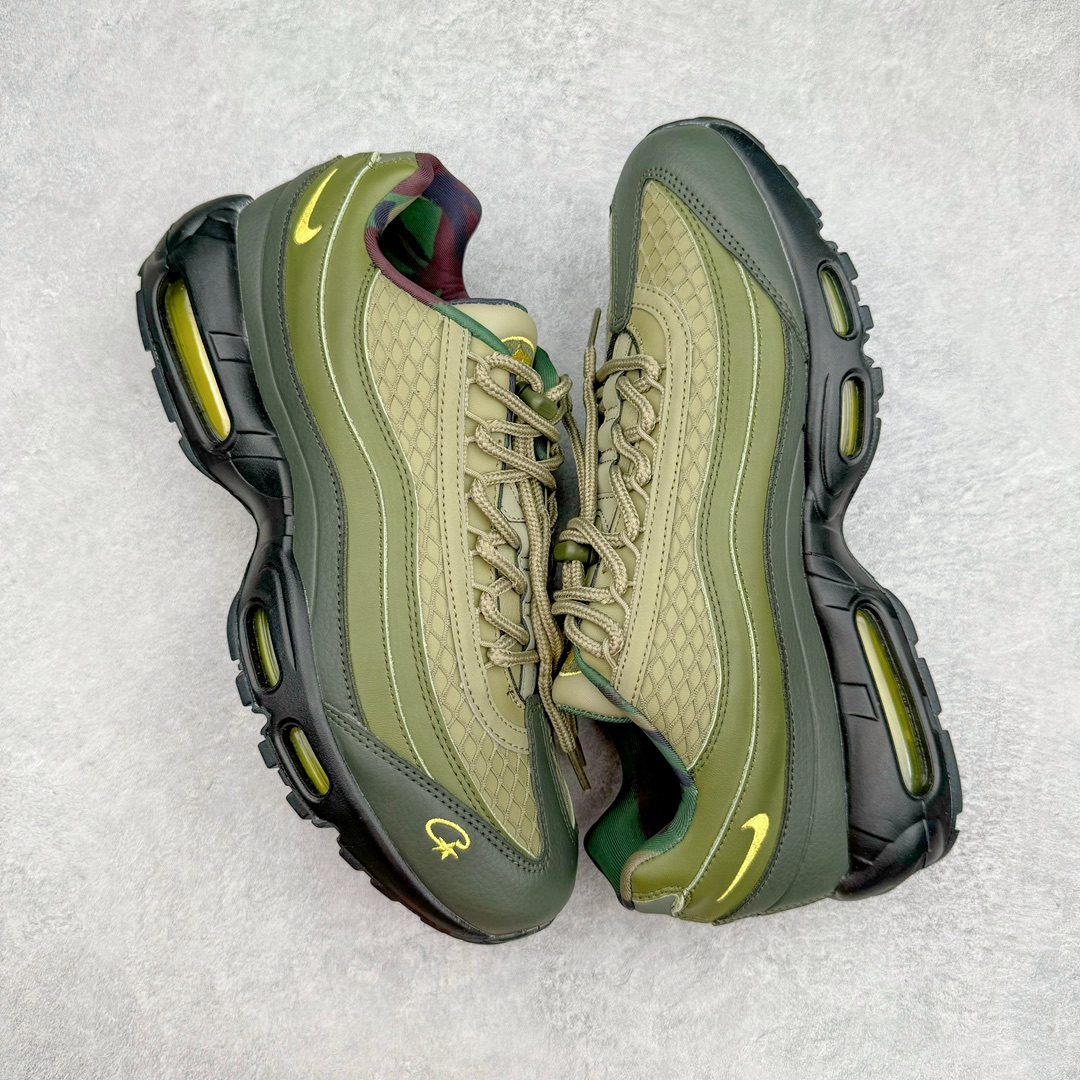 图片[3]-零售💰250 ＃纯原 Corteiz x NK Air Max 95 联名复古舒适气垫运动鞋 军绿 FB2709-300 通过与NK合作 越来越多的朋友开始关注来自伦敦的街头服饰品牌 Corteiz 双方共同打造的 Air Max 95 自然也成为本次联名的话题中心 整双鞋选用深色系的配色风格进行呈现 鞋身 Logo 刺绣处以撞色呈现 鞋面采用皮革和网眼布材质打造 鞋身各处细节相当到位 比如鞋垫印有迷彩图案 鞋舌也有联名专属 Logo 当然最特别的绝对是鞋后跟的数字了 上面印有 Corteiz 门店的经纬度标识 细节满满 Air Max 95 的经典造型依旧令人喜爱 再加上街头品牌加持 想必会是很多玩家的心头好 SIZE：36 36.5 37.5 38 38.5 39 40 40.5 41 42 42.5 43 44 44.5 45 46 47.5 编码：by2936050-运动鞋