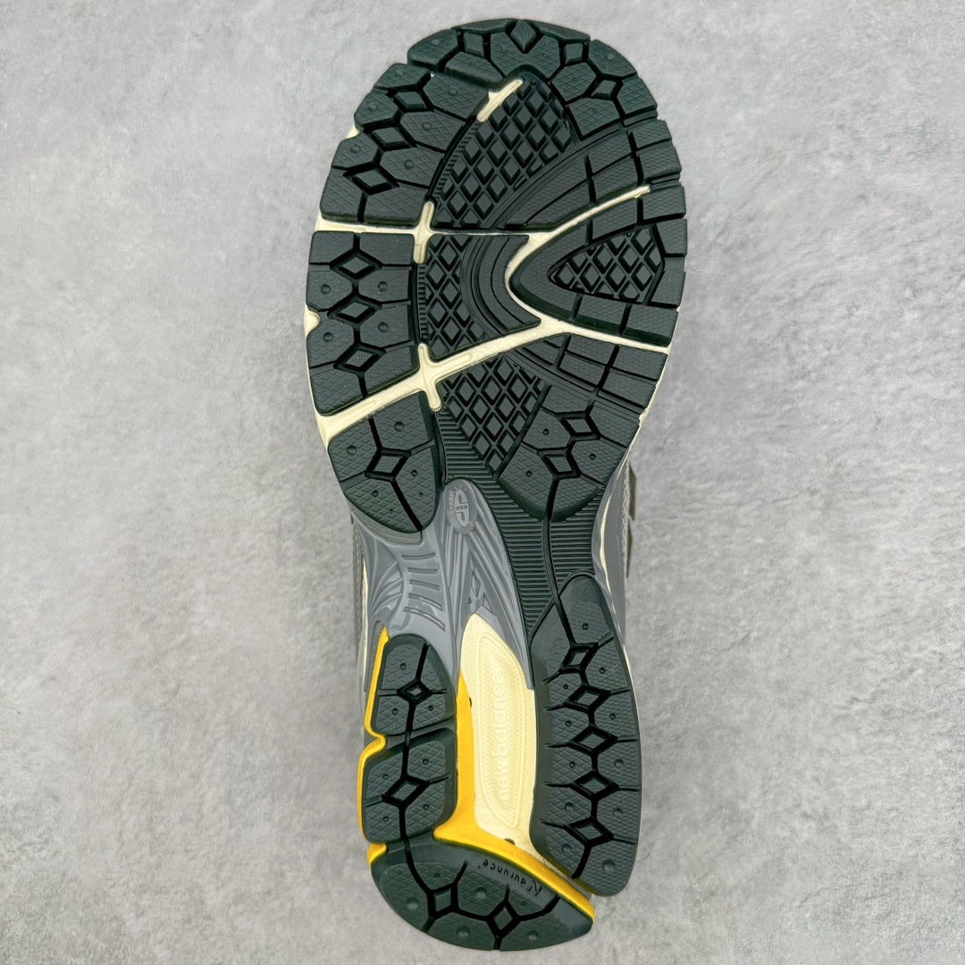 图片[9]-New Balance M1906R NB新百伦系列复古老爹风休闲运动慢跑鞋 采用轻质牛剖革拼接透气网眼衬垫织物鞋面材质 T-Beam大底提供足步弓支撑 保持步态稳定#后跟搭载外露缓震胶 鞋身整体以各种深浅不一的灰色覆盖 鞋头以淡蓝色调装饰，网眼衬垫通过不规律的色块实现做旧的美感 泛黄的鞋底更是进一步增添了复古气息 尺码：36 37 37.5 38 38.5 39.5 40 40.5 41.5 42 42.5 43 44 45-选品中心