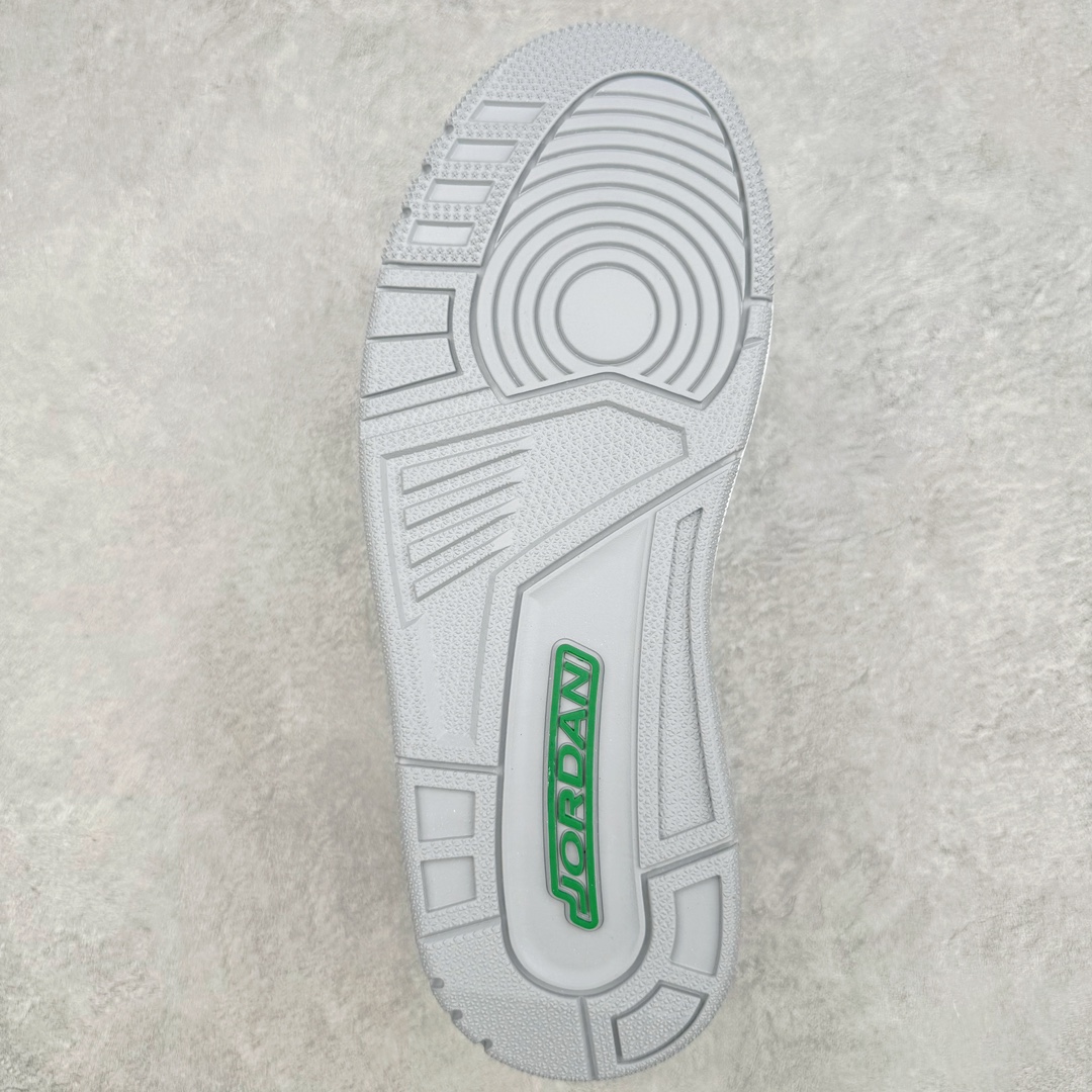 图片[9]-＃KZ神版 Air Jordan Legacy AJ312 Low 低帮复古篮球鞋 白绿 CD9054-140 市场最强独一档产物 全套原纸板楦头开发 原厂大底磨具加持立体防滑纹理 原档数据后跟TPU子母扣魔术贴 原装可视Air Sole气垫 原汁原味最完美的312代版型 唯一正确鞋头趴度弧度高度鞋身腰线 进口港宝加持 后跟自然饱满 全鞋荧光划线卡点 追求极致完美 每一双都是工艺品 多重QC质检 超越公司货的品控标准 实实在在的免检产品 鞋身采用了皮革材质打造 横跨鞋面的魔术贴十分吸睛 侧面的Swoosh Logo的一部分被鞋面遮挡了一部分 颇具玩味 魔术贴上标有NK标识 而鞋舌上是Jordan的经典红色飞翼Logo 后跟和鞋底均采用了AJ3的设计 后跟上同样也使用了经典的爆裂纹图案 尺码：36 36.5 37.5 38 38.5 39 40 40.5 41 42 42.5 43 44 44.5 45 46 47.5-选品中心