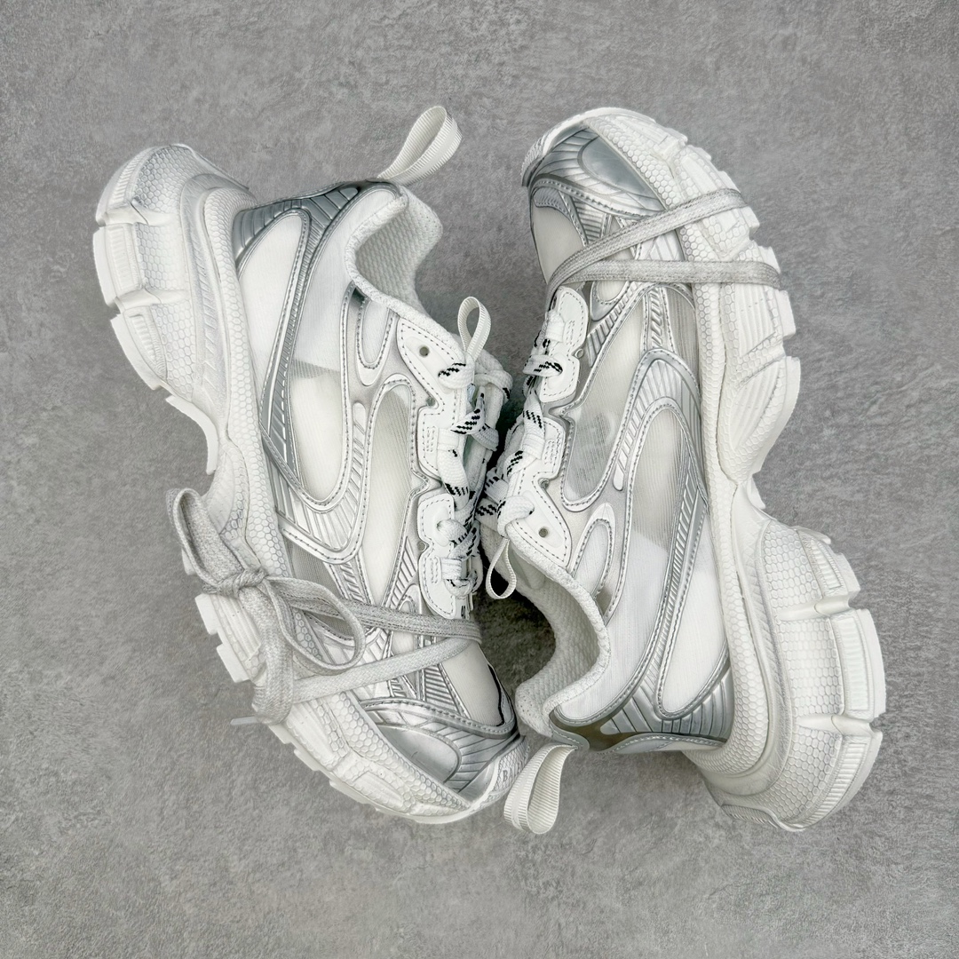 图片[3]-＃VG零售版 BALENCIAGA 3XL Sneakers 巴黎世家十代网布系带低帮走秀复古老爹鞋 全套原纸板楦头开发 最原汁原味的灵魂版型 全鞋荧光划线卡点 胶水把控整洁度追求极致完美 每一双都是工艺品 多重QC质检 超越公司货的品控标准 实实在在的免检产品 原盒原配 正确字体电绣 粗细、位置、大小正确 侧边TPU 透气孔匹配意产原版 正确分离大底 TPU软底 原版一致大底LOGO 立体感十足 原厂皮料水洗做旧 采购原厂网纱 不含皮革 网布材料和聚氨酯 磨损效果 鞋头边缘和后帮 Balenciaga 徽标 鞋面和后跟凸印尺码 鞋舌 3XL 橡胶品牌标识和反光细节 鞋帮拉袢和鞋舌拉祥 配反光细节 备用鞋带在鞋履前侧 可在穿着前取下 便于不同造型搭配 正常尺码 尺码：35 36 37 38 39 40 41 42 43 44 45 46-选品中心
