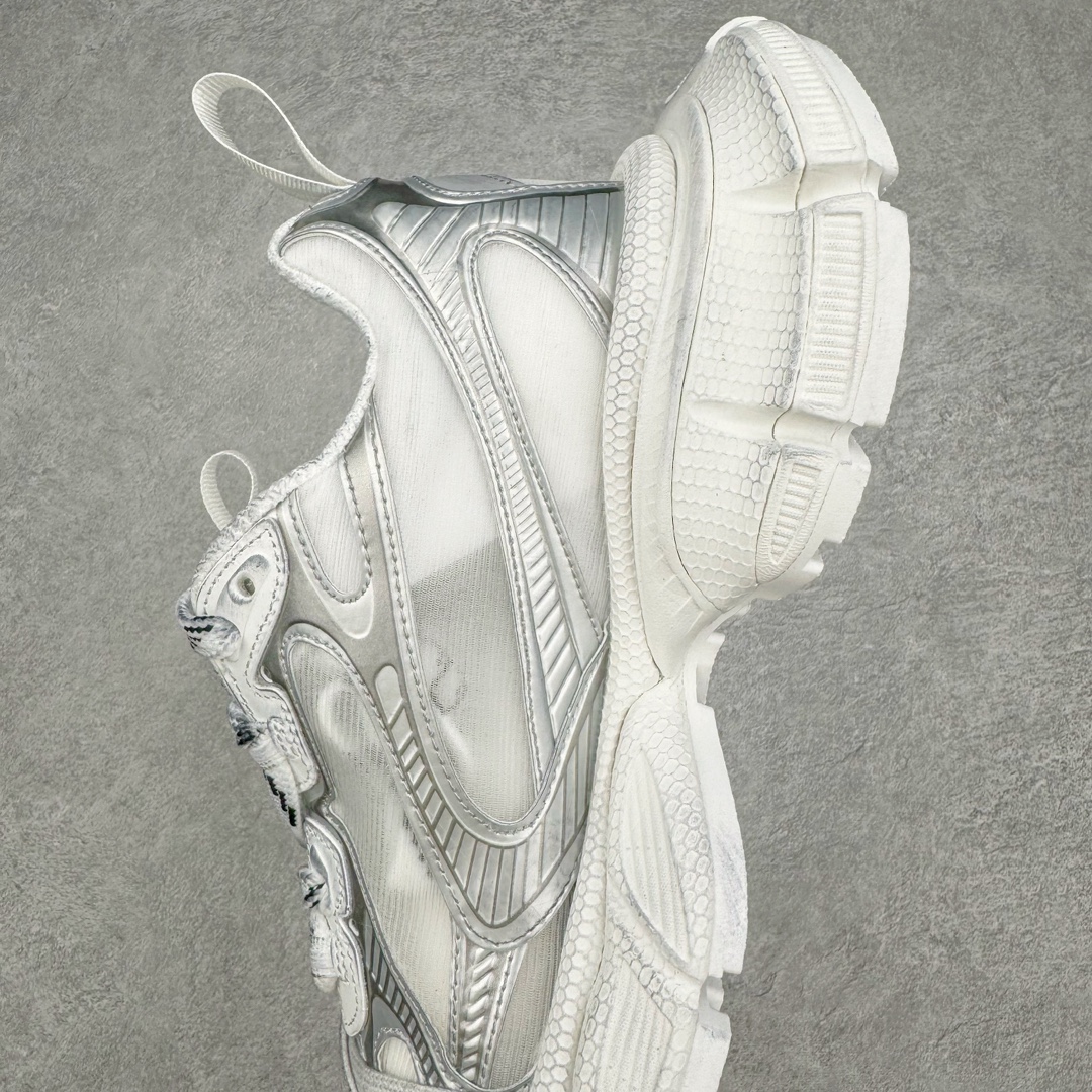 图片[7]-＃VG零售版 BALENCIAGA 3XL Sneakers 巴黎世家十代网布系带低帮走秀复古老爹鞋 全套原纸板楦头开发 最原汁原味的灵魂版型 全鞋荧光划线卡点 胶水把控整洁度追求极致完美 每一双都是工艺品 多重QC质检 超越公司货的品控标准 实实在在的免检产品 原盒原配 正确字体电绣 粗细、位置、大小正确 侧边TPU 透气孔匹配意产原版 正确分离大底 TPU软底 原版一致大底LOGO 立体感十足 原厂皮料水洗做旧 采购原厂网纱 不含皮革 网布材料和聚氨酯 磨损效果 鞋头边缘和后帮 Balenciaga 徽标 鞋面和后跟凸印尺码 鞋舌 3XL 橡胶品牌标识和反光细节 鞋帮拉袢和鞋舌拉祥 配反光细节 备用鞋带在鞋履前侧 可在穿着前取下 便于不同造型搭配 正常尺码 尺码：35 36 37 38 39 40 41 42 43 44 45 46-选品中心