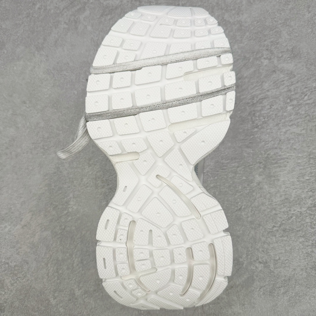 图片[9]-＃VG零售版 BALENCIAGA 3XL Sneakers 巴黎世家十代网布系带低帮走秀复古老爹鞋 全套原纸板楦头开发 最原汁原味的灵魂版型 全鞋荧光划线卡点 胶水把控整洁度追求极致完美 每一双都是工艺品 多重QC质检 超越公司货的品控标准 实实在在的免检产品 原盒原配 正确字体电绣 粗细、位置、大小正确 侧边TPU 透气孔匹配意产原版 正确分离大底 TPU软底 原版一致大底LOGO 立体感十足 原厂皮料水洗做旧 采购原厂网纱 不含皮革 网布材料和聚氨酯 磨损效果 鞋头边缘和后帮 Balenciaga 徽标 鞋面和后跟凸印尺码 鞋舌 3XL 橡胶品牌标识和反光细节 鞋帮拉袢和鞋舌拉祥 配反光细节 备用鞋带在鞋履前侧 可在穿着前取下 便于不同造型搭配 正常尺码 尺码：35 36 37 38 39 40 41 42 43 44 45 46-选品中心
