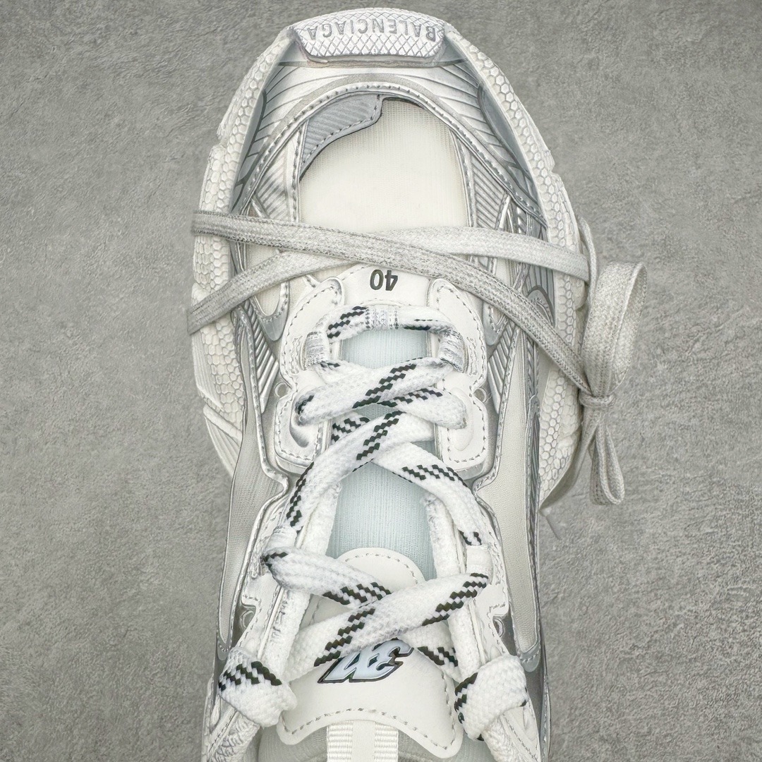 图片[4]-＃VG零售版 BALENCIAGA 3XL Sneakers 巴黎世家十代网布系带低帮走秀复古老爹鞋 全套原纸板楦头开发 最原汁原味的灵魂版型 全鞋荧光划线卡点 胶水把控整洁度追求极致完美 每一双都是工艺品 多重QC质检 超越公司货的品控标准 实实在在的免检产品 原盒原配 正确字体电绣 粗细、位置、大小正确 侧边TPU 透气孔匹配意产原版 正确分离大底 TPU软底 原版一致大底LOGO 立体感十足 原厂皮料水洗做旧 采购原厂网纱 不含皮革 网布材料和聚氨酯 磨损效果 鞋头边缘和后帮 Balenciaga 徽标 鞋面和后跟凸印尺码 鞋舌 3XL 橡胶品牌标识和反光细节 鞋帮拉袢和鞋舌拉祥 配反光细节 备用鞋带在鞋履前侧 可在穿着前取下 便于不同造型搭配 正常尺码 尺码：35 36 37 38 39 40 41 42 43 44 45 46-选品中心