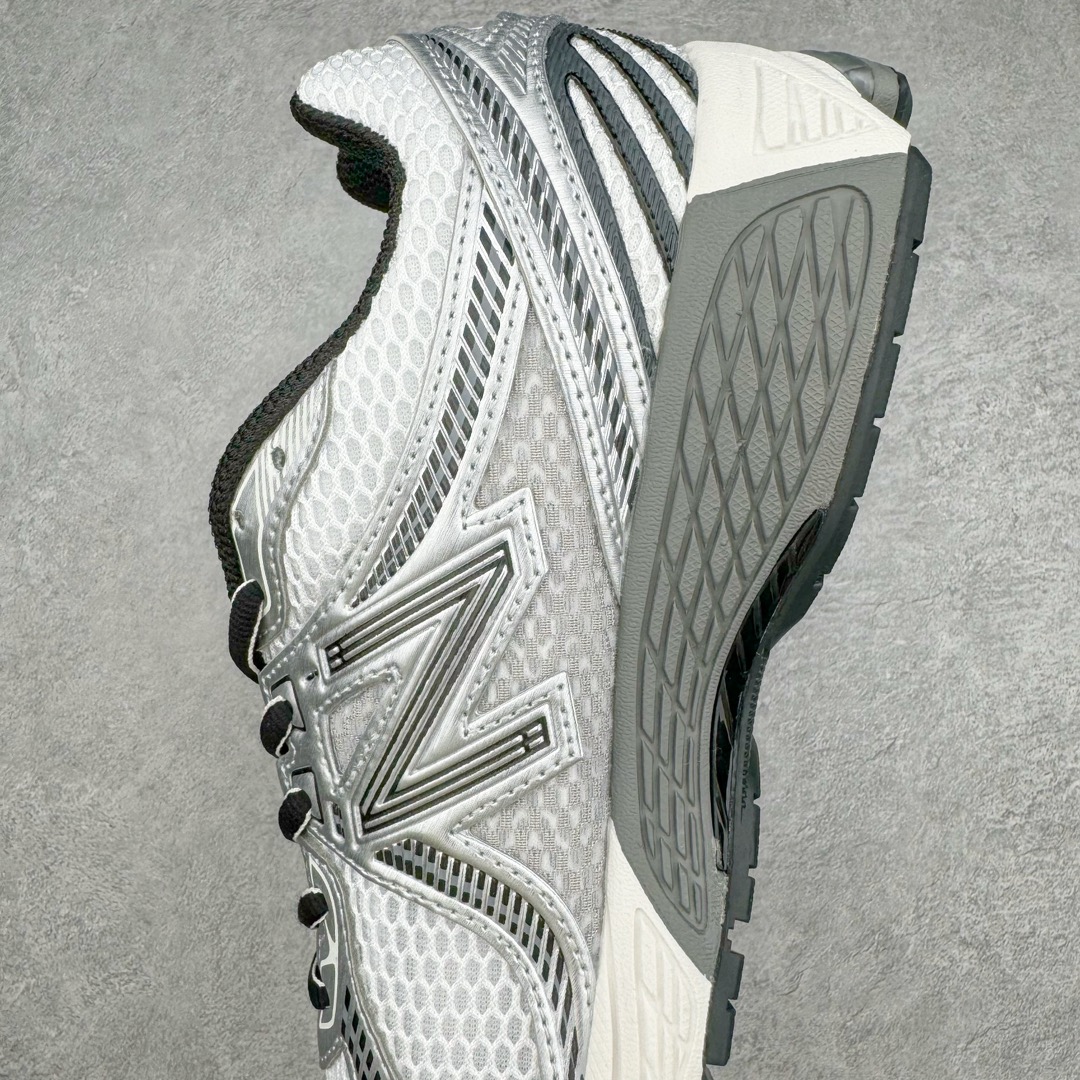 图片[7]-New Balance ML860 NB新百伦系列经典复古老爹风休闲运动慢跑鞋 860 是New Balance 著名的复古跑鞋型号，其heyday 需追溯至90 年代初期。最近，New Balance 回顾历史，以复兴860 为目标，推出这款经典跑鞋的全新升级版860 V2 ，而英国球鞋名所Footpatrol 也为这双新生款型打造一辑特别型录。新版本将N-ergy 与Acteva Lite 技术巧妙融合，其中前者可吸收冲击力，具优越减震性与弹性，而后者则使860 V2 保持轻巧、光滑的外观轮廓。球鞋采用开放式网眼制成，并附带恰到好处的金属饰面，亦为传统运动鞋带去更浓郁的现代气息。860 V2 在具备专业跑步鞋韧性的同时，也拥有围绕生活方式哲学而诞生的时髦感，不仅能够匹配日常风格，还适合用以塑造urban style，各位city boy 不要错过了。尺码：35 36 37 37.5 38 38.5 39.5 40 40.5 41 42 42.5 43 44-选品中心