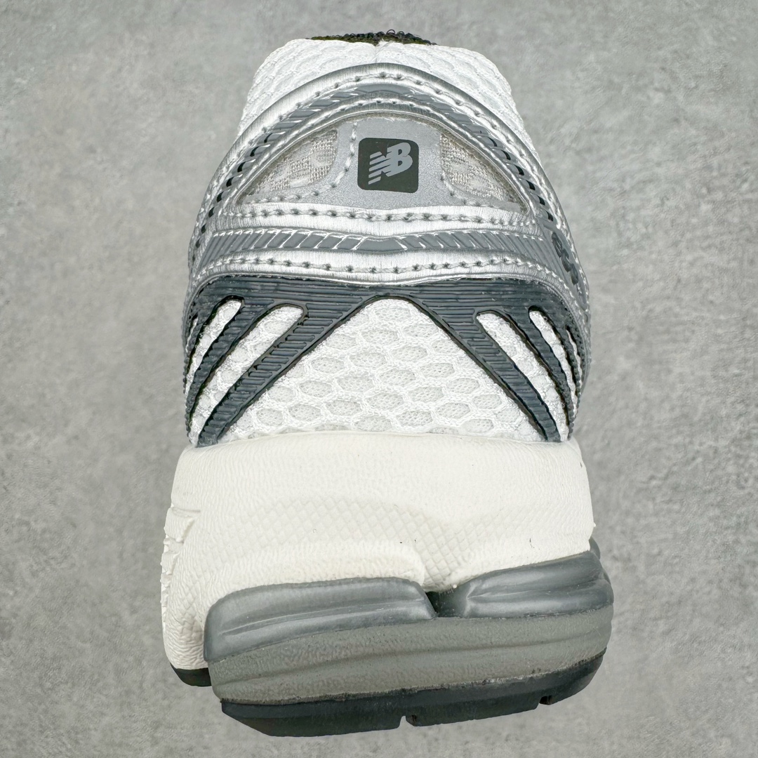 图片[8]-New Balance ML860 NB新百伦系列经典复古老爹风休闲运动慢跑鞋 860 是New Balance 著名的复古跑鞋型号，其heyday 需追溯至90 年代初期。最近，New Balance 回顾历史，以复兴860 为目标，推出这款经典跑鞋的全新升级版860 V2 ，而英国球鞋名所Footpatrol 也为这双新生款型打造一辑特别型录。新版本将N-ergy 与Acteva Lite 技术巧妙融合，其中前者可吸收冲击力，具优越减震性与弹性，而后者则使860 V2 保持轻巧、光滑的外观轮廓。球鞋采用开放式网眼制成，并附带恰到好处的金属饰面，亦为传统运动鞋带去更浓郁的现代气息。860 V2 在具备专业跑步鞋韧性的同时，也拥有围绕生活方式哲学而诞生的时髦感，不仅能够匹配日常风格，还适合用以塑造urban style，各位city boy 不要错过了。尺码：35 36 37 37.5 38 38.5 39.5 40 40.5 41 42 42.5 43 44-选品中心