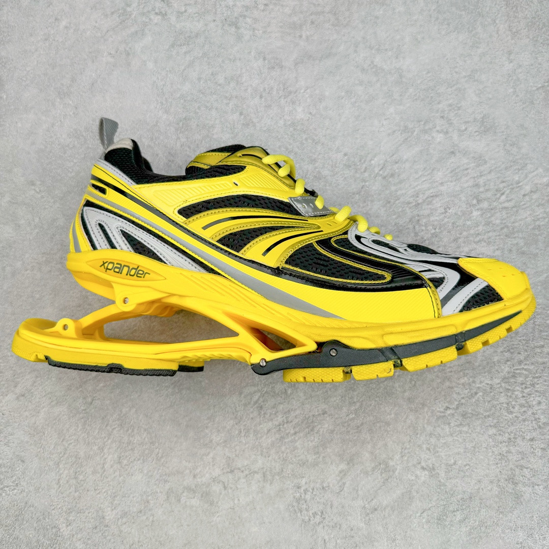 ＃纯原 BALENCIAGA X-Pander 巴黎世家复古弹簧老爹鞋 大流行后的时装秀以舒适为主要设计重点的大量设计之后 Balenciaga 的2021SS秀也焕然一新 最新推出X-Pander运动鞋 Balenciaga 又创造了一个新的欲望对象 释放了人群对舒适的进一步想象 该鞋与Track和Track 2运动鞋具有相同的美学特征 并具有90年代和00年代初期的独特风格 鞋面有网眼底 上面有混合材料覆盖层 鞋上的烙印保持最小 这款运动鞋的初看起来与过去的Balenciaga 并无分别 但厚实 独特切割的中底很引人注目 这款鞋的鞋跟则安装在类似弹簧的结构上 是其为之最大的突破 X-Pander 运动鞋的设计亮点在于后跟 安装在弹簧上的跟底 每步都会扩展Inspector Gadget 风格 鞋身延续复杂的复古线条 不同材质的拼接出运动感 鲜明的色彩风格一如既往 具有疯狂的表现力量 尺码：35 36 37 38 39 40 41 42 43 44 45 46-选品中心