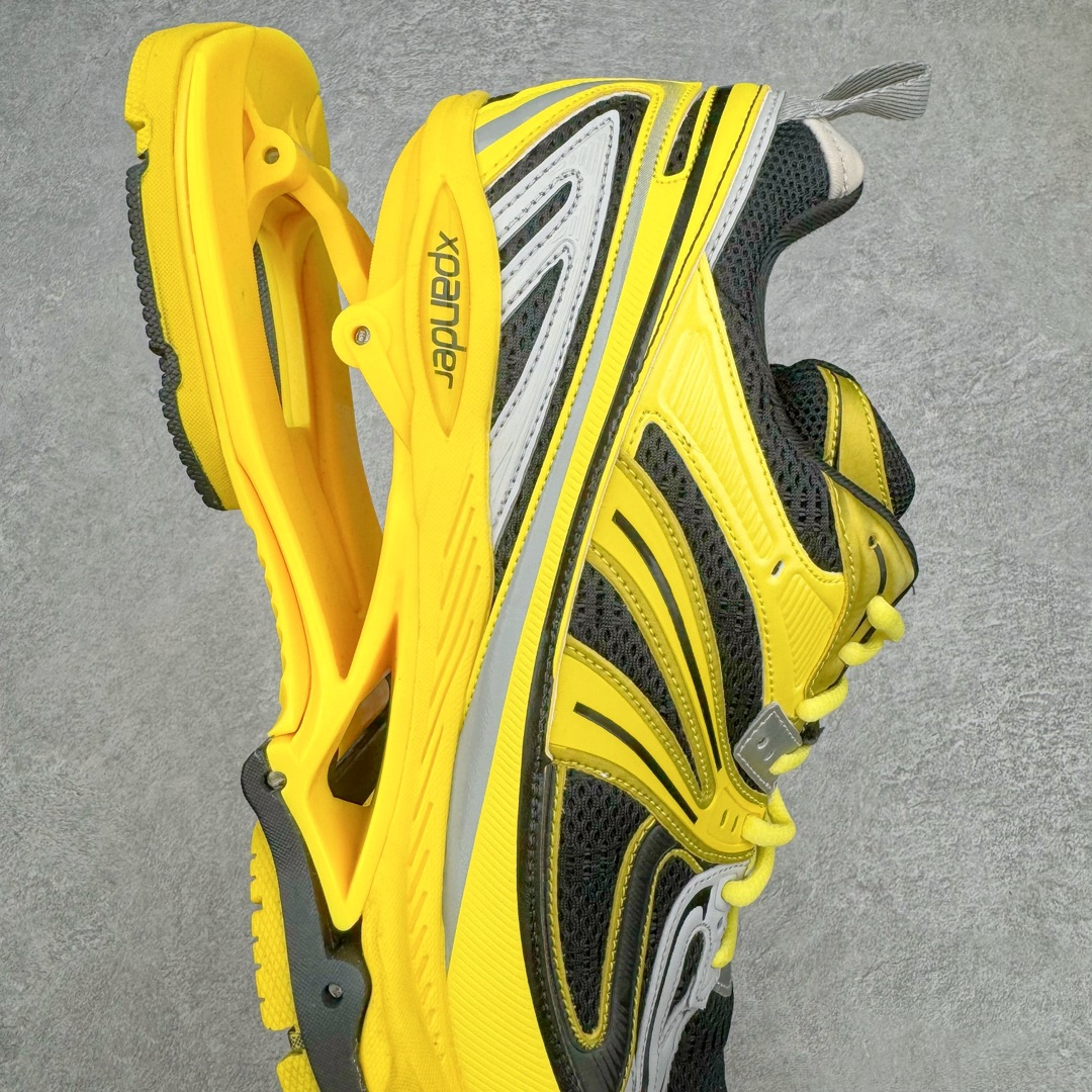 图片[6]-＃纯原 BALENCIAGA X-Pander 巴黎世家复古弹簧老爹鞋 大流行后的时装秀以舒适为主要设计重点的大量设计之后 Balenciaga 的2021SS秀也焕然一新 最新推出X-Pander运动鞋 Balenciaga 又创造了一个新的欲望对象 释放了人群对舒适的进一步想象 该鞋与Track和Track 2运动鞋具有相同的美学特征 并具有90年代和00年代初期的独特风格 鞋面有网眼底 上面有混合材料覆盖层 鞋上的烙印保持最小 这款运动鞋的初看起来与过去的Balenciaga 并无分别 但厚实 独特切割的中底很引人注目 这款鞋的鞋跟则安装在类似弹簧的结构上 是其为之最大的突破 X-Pander 运动鞋的设计亮点在于后跟 安装在弹簧上的跟底 每步都会扩展Inspector Gadget 风格 鞋身延续复杂的复古线条 不同材质的拼接出运动感 鲜明的色彩风格一如既往 具有疯狂的表现力量 尺码：35 36 37 38 39 40 41 42 43 44 45 46-选品中心