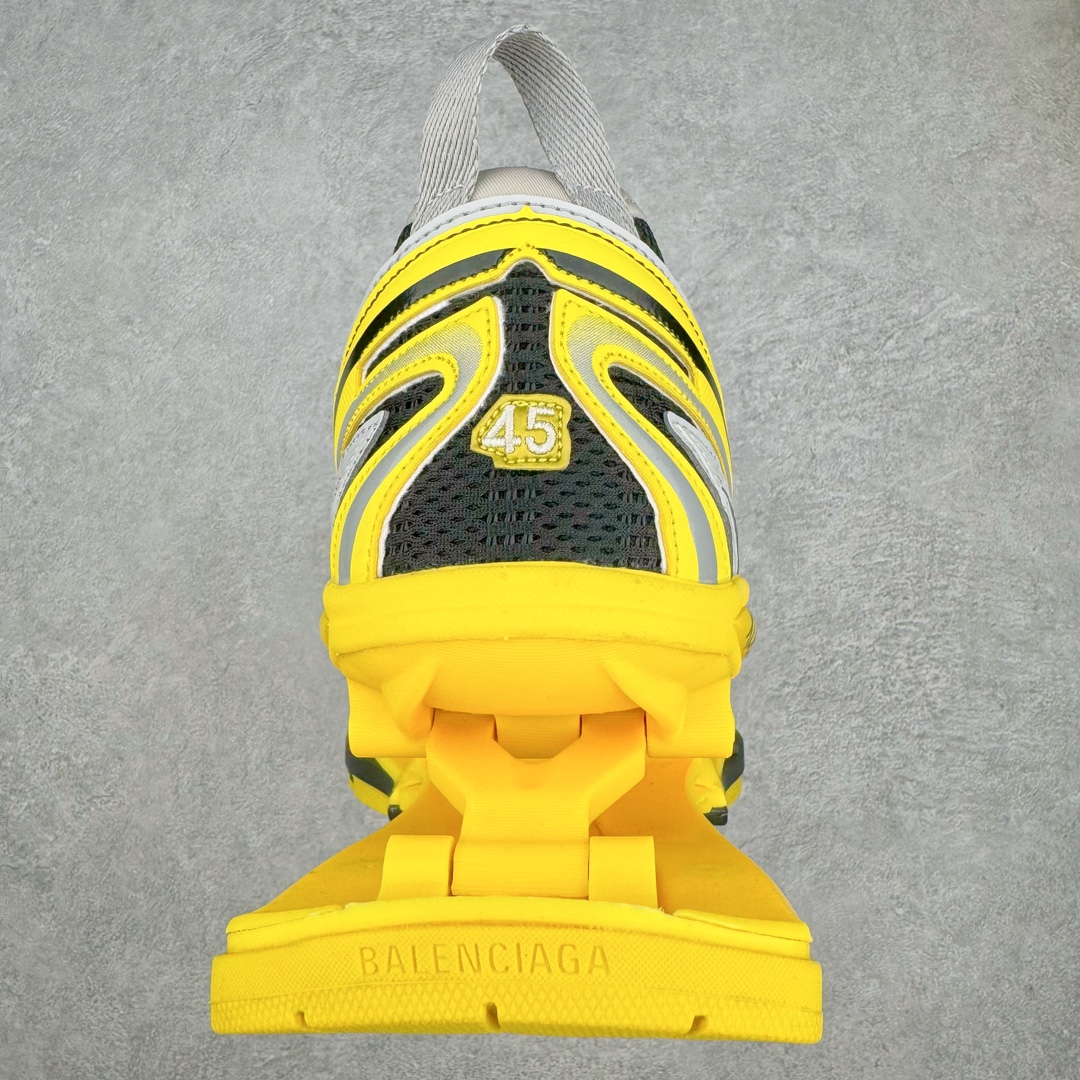 图片[8]-＃纯原 BALENCIAGA X-Pander 巴黎世家复古弹簧老爹鞋 大流行后的时装秀以舒适为主要设计重点的大量设计之后 Balenciaga 的2021SS秀也焕然一新 最新推出X-Pander运动鞋 Balenciaga 又创造了一个新的欲望对象 释放了人群对舒适的进一步想象 该鞋与Track和Track 2运动鞋具有相同的美学特征 并具有90年代和00年代初期的独特风格 鞋面有网眼底 上面有混合材料覆盖层 鞋上的烙印保持最小 这款运动鞋的初看起来与过去的Balenciaga 并无分别 但厚实 独特切割的中底很引人注目 这款鞋的鞋跟则安装在类似弹簧的结构上 是其为之最大的突破 X-Pander 运动鞋的设计亮点在于后跟 安装在弹簧上的跟底 每步都会扩展Inspector Gadget 风格 鞋身延续复杂的复古线条 不同材质的拼接出运动感 鲜明的色彩风格一如既往 具有疯狂的表现力量 尺码：35 36 37 38 39 40 41 42 43 44 45 46-选品中心