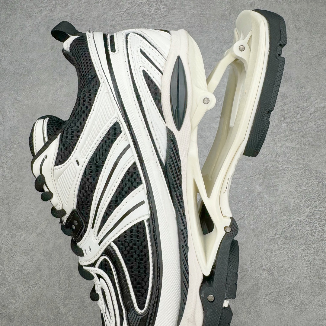 图片[7]-＃纯原 BALENCIAGA X-Pander 巴黎世家复古弹簧老爹鞋 大流行后的时装秀以舒适为主要设计重点的大量设计之后 Balenciaga 的2021SS秀也焕然一新 最新推出X-Pander运动鞋 Balenciaga 又创造了一个新的欲望对象 释放了人群对舒适的进一步想象 该鞋与Track和Track 2运动鞋具有相同的美学特征 并具有90年代和00年代初期的独特风格 鞋面有网眼底 上面有混合材料覆盖层 鞋上的烙印保持最小 这款运动鞋的初看起来与过去的Balenciaga 并无分别 但厚实 独特切割的中底很引人注目 这款鞋的鞋跟则安装在类似弹簧的结构上 是其为之最大的突破 X-Pander 运动鞋的设计亮点在于后跟 安装在弹簧上的跟底 每步都会扩展Inspector Gadget 风格 鞋身延续复杂的复古线条 不同材质的拼接出运动感 鲜明的色彩风格一如既往 具有疯狂的表现力量 尺码：35 36 37 38 39 40 41 42 43 44 45 46-选品中心