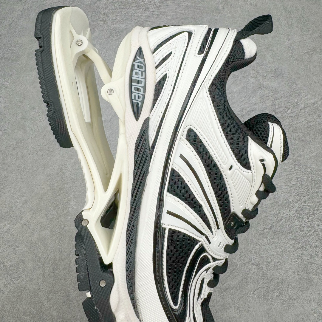 图片[6]-＃纯原 BALENCIAGA X-Pander 巴黎世家复古弹簧老爹鞋 大流行后的时装秀以舒适为主要设计重点的大量设计之后 Balenciaga 的2021SS秀也焕然一新 最新推出X-Pander运动鞋 Balenciaga 又创造了一个新的欲望对象 释放了人群对舒适的进一步想象 该鞋与Track和Track 2运动鞋具有相同的美学特征 并具有90年代和00年代初期的独特风格 鞋面有网眼底 上面有混合材料覆盖层 鞋上的烙印保持最小 这款运动鞋的初看起来与过去的Balenciaga 并无分别 但厚实 独特切割的中底很引人注目 这款鞋的鞋跟则安装在类似弹簧的结构上 是其为之最大的突破 X-Pander 运动鞋的设计亮点在于后跟 安装在弹簧上的跟底 每步都会扩展Inspector Gadget 风格 鞋身延续复杂的复古线条 不同材质的拼接出运动感 鲜明的色彩风格一如既往 具有疯狂的表现力量 尺码：35 36 37 38 39 40 41 42 43 44 45 46-选品中心