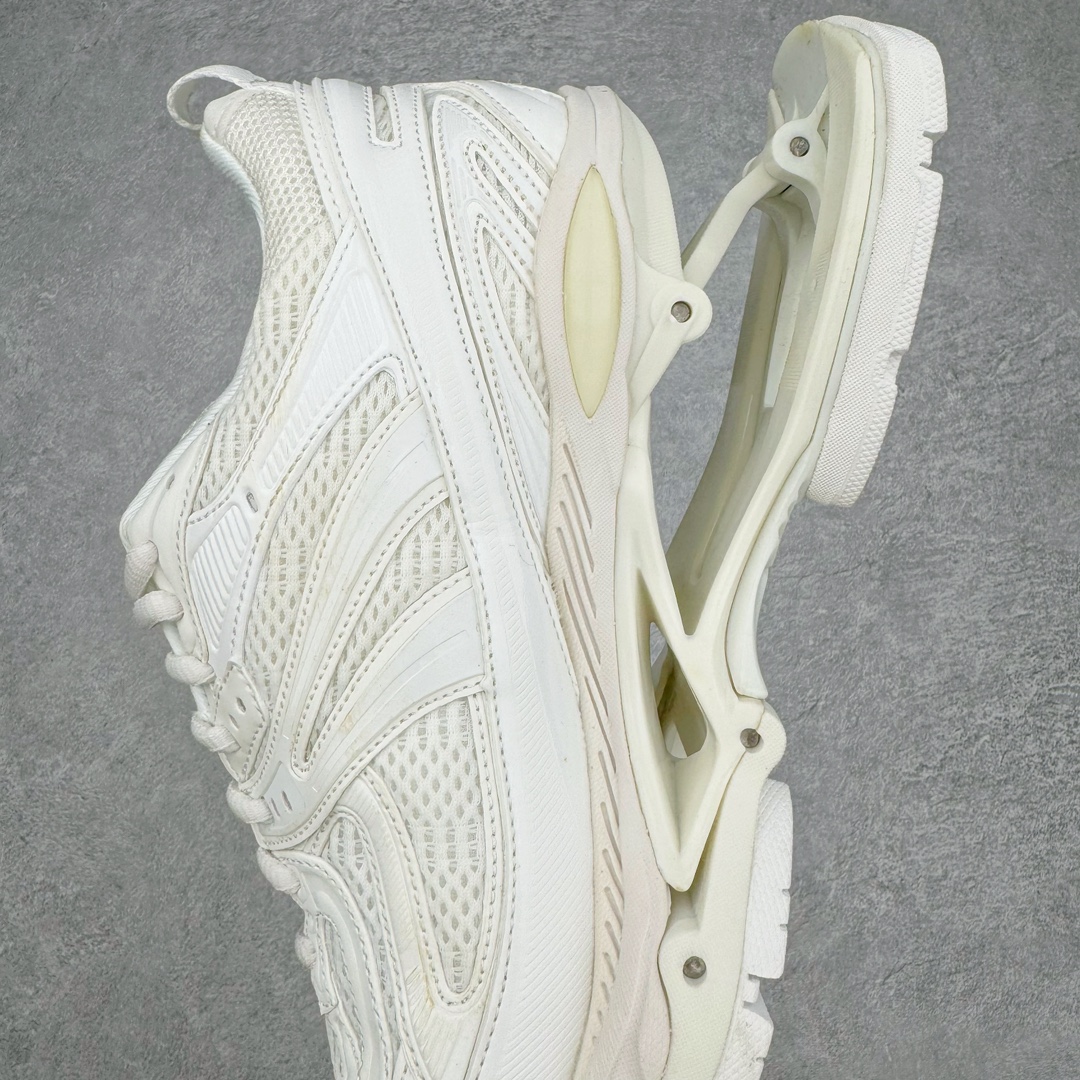 图片[7]-＃纯原 BALENCIAGA X-Pander 巴黎世家复古弹簧老爹鞋 大流行后的时装秀以舒适为主要设计重点的大量设计之后 Balenciaga 的2021SS秀也焕然一新 最新推出X-Pander运动鞋 Balenciaga 又创造了一个新的欲望对象 释放了人群对舒适的进一步想象 该鞋与Track和Track 2运动鞋具有相同的美学特征 并具有90年代和00年代初期的独特风格 鞋面有网眼底 上面有混合材料覆盖层 鞋上的烙印保持最小 这款运动鞋的初看起来与过去的Balenciaga 并无分别 但厚实 独特切割的中底很引人注目 这款鞋的鞋跟则安装在类似弹簧的结构上 是其为之最大的突破 X-Pander 运动鞋的设计亮点在于后跟 安装在弹簧上的跟底 每步都会扩展Inspector Gadget 风格 鞋身延续复杂的复古线条 不同材质的拼接出运动感 鲜明的色彩风格一如既往 具有疯狂的表现力量 尺码：35 36 37 38 39 40 41 42 43 44 45 46-选品中心