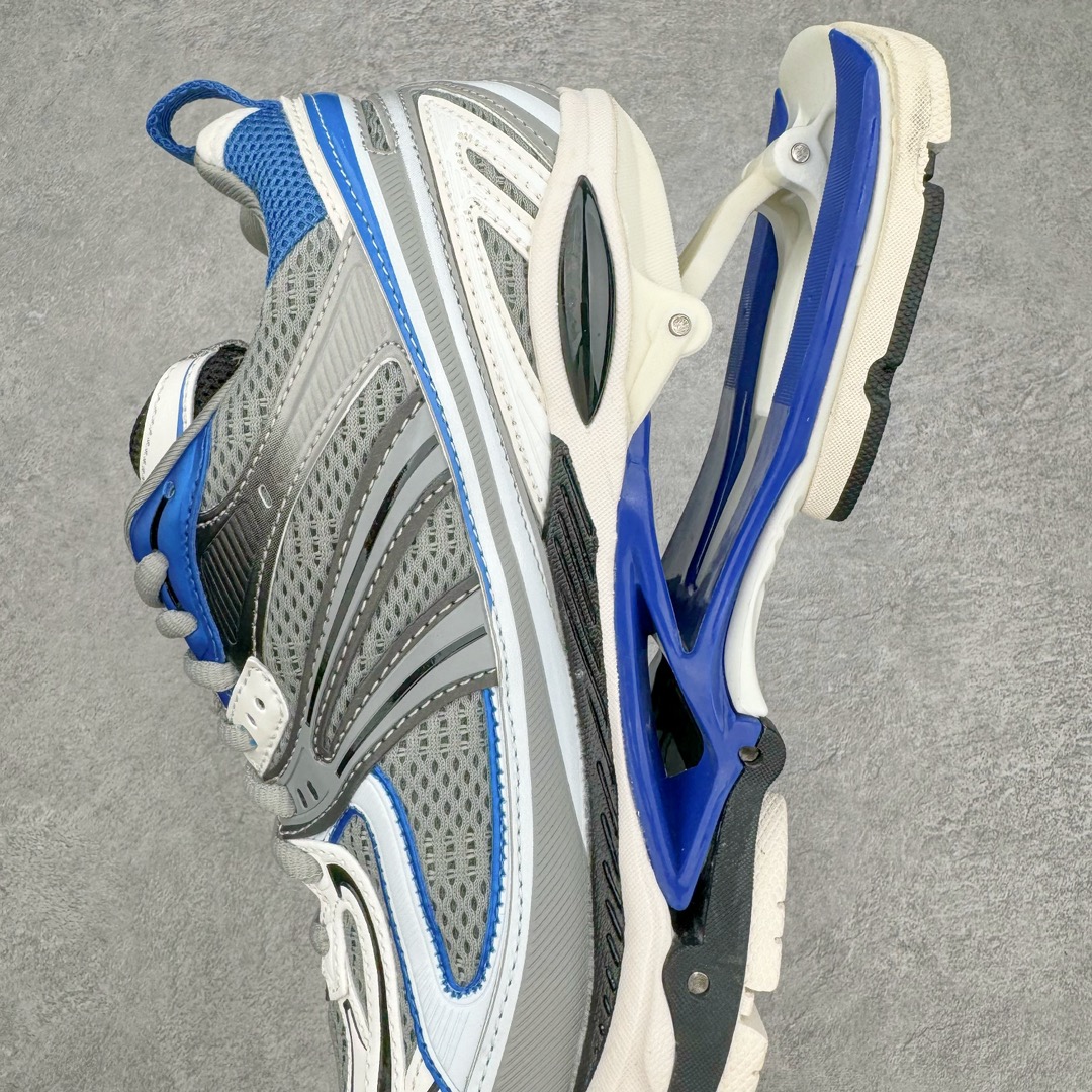 图片[7]-＃纯原 BALENCIAGA X-Pander 巴黎世家复古弹簧老爹鞋 大流行后的时装秀以舒适为主要设计重点的大量设计之后 Balenciaga 的2021SS秀也焕然一新 最新推出X-Pander运动鞋 Balenciaga 又创造了一个新的欲望对象 释放了人群对舒适的进一步想象 该鞋与Track和Track 2运动鞋具有相同的美学特征 并具有90年代和00年代初期的独特风格 鞋面有网眼底 上面有混合材料覆盖层 鞋上的烙印保持最小 这款运动鞋的初看起来与过去的Balenciaga 并无分别 但厚实 独特切割的中底很引人注目 这款鞋的鞋跟则安装在类似弹簧的结构上 是其为之最大的突破 X-Pander 运动鞋的设计亮点在于后跟 安装在弹簧上的跟底 每步都会扩展Inspector Gadget 风格 鞋身延续复杂的复古线条 不同材质的拼接出运动感 鲜明的色彩风格一如既往 具有疯狂的表现力量 尺码：35 36 37 38 39 40 41 42 43 44 45 46-选品中心