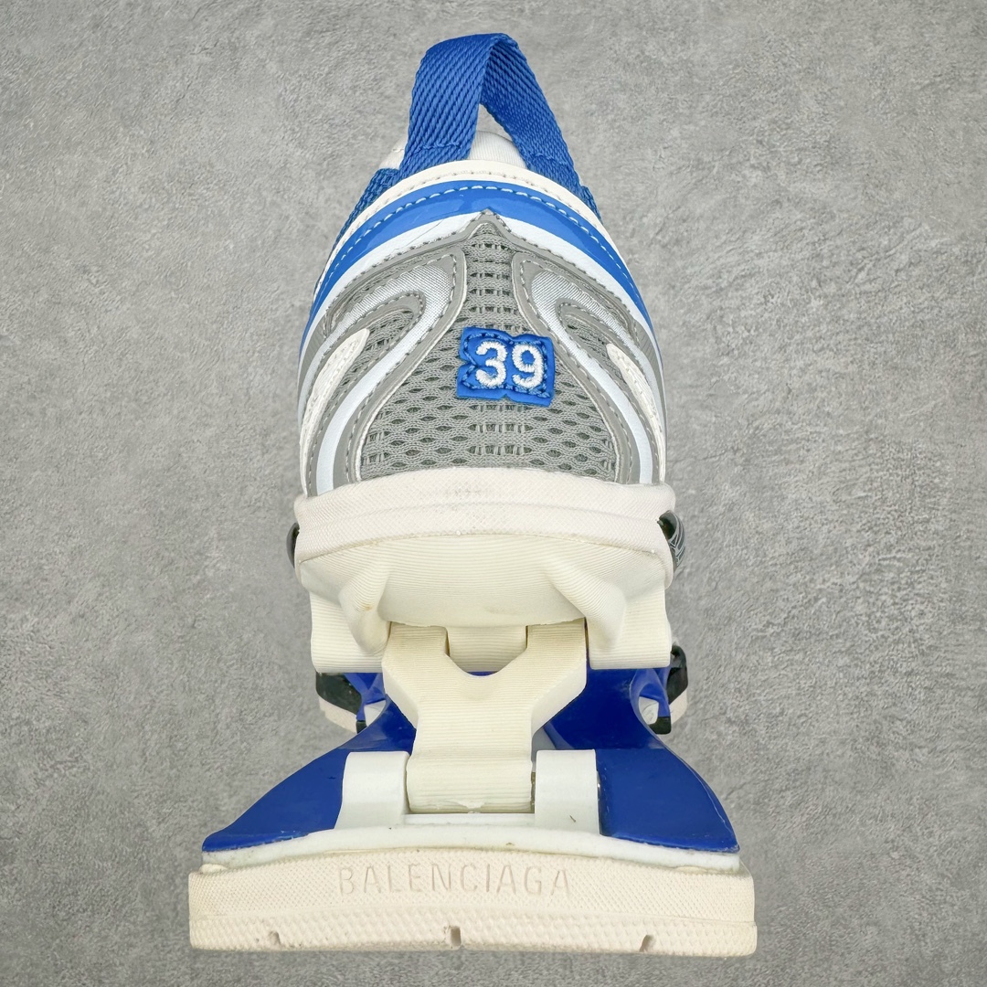 图片[8]-＃纯原 BALENCIAGA X-Pander 巴黎世家复古弹簧老爹鞋 大流行后的时装秀以舒适为主要设计重点的大量设计之后 Balenciaga 的2021SS秀也焕然一新 最新推出X-Pander运动鞋 Balenciaga 又创造了一个新的欲望对象 释放了人群对舒适的进一步想象 该鞋与Track和Track 2运动鞋具有相同的美学特征 并具有90年代和00年代初期的独特风格 鞋面有网眼底 上面有混合材料覆盖层 鞋上的烙印保持最小 这款运动鞋的初看起来与过去的Balenciaga 并无分别 但厚实 独特切割的中底很引人注目 这款鞋的鞋跟则安装在类似弹簧的结构上 是其为之最大的突破 X-Pander 运动鞋的设计亮点在于后跟 安装在弹簧上的跟底 每步都会扩展Inspector Gadget 风格 鞋身延续复杂的复古线条 不同材质的拼接出运动感 鲜明的色彩风格一如既往 具有疯狂的表现力量 尺码：35 36 37 38 39 40 41 42 43 44 45 46-选品中心