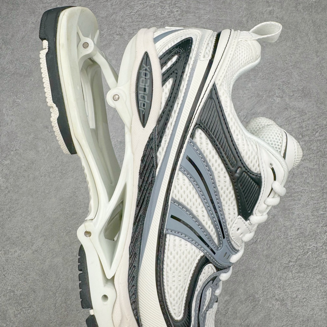 图片[6]-＃纯原 BALENCIAGA X-Pander 巴黎世家复古弹簧老爹鞋 大流行后的时装秀以舒适为主要设计重点的大量设计之后 Balenciaga 的2021SS秀也焕然一新 最新推出X-Pander运动鞋 Balenciaga 又创造了一个新的欲望对象 释放了人群对舒适的进一步想象 该鞋与Track和Track 2运动鞋具有相同的美学特征 并具有90年代和00年代初期的独特风格 鞋面有网眼底 上面有混合材料覆盖层 鞋上的烙印保持最小 这款运动鞋的初看起来与过去的Balenciaga 并无分别 但厚实 独特切割的中底很引人注目 这款鞋的鞋跟则安装在类似弹簧的结构上 是其为之最大的突破 X-Pander 运动鞋的设计亮点在于后跟 安装在弹簧上的跟底 每步都会扩展Inspector Gadget 风格 鞋身延续复杂的复古线条 不同材质的拼接出运动感 鲜明的色彩风格一如既往 具有疯狂的表现力量 尺码：35 36 37 38 39 40 41 42 43 44 45 46-选品中心