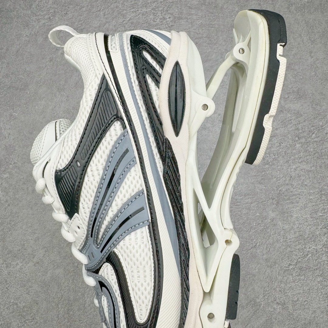 图片[7]-＃纯原 BALENCIAGA X-Pander 巴黎世家复古弹簧老爹鞋 大流行后的时装秀以舒适为主要设计重点的大量设计之后 Balenciaga 的2021SS秀也焕然一新 最新推出X-Pander运动鞋 Balenciaga 又创造了一个新的欲望对象 释放了人群对舒适的进一步想象 该鞋与Track和Track 2运动鞋具有相同的美学特征 并具有90年代和00年代初期的独特风格 鞋面有网眼底 上面有混合材料覆盖层 鞋上的烙印保持最小 这款运动鞋的初看起来与过去的Balenciaga 并无分别 但厚实 独特切割的中底很引人注目 这款鞋的鞋跟则安装在类似弹簧的结构上 是其为之最大的突破 X-Pander 运动鞋的设计亮点在于后跟 安装在弹簧上的跟底 每步都会扩展Inspector Gadget 风格 鞋身延续复杂的复古线条 不同材质的拼接出运动感 鲜明的色彩风格一如既往 具有疯狂的表现力量 尺码：35 36 37 38 39 40 41 42 43 44 45 46-选品中心