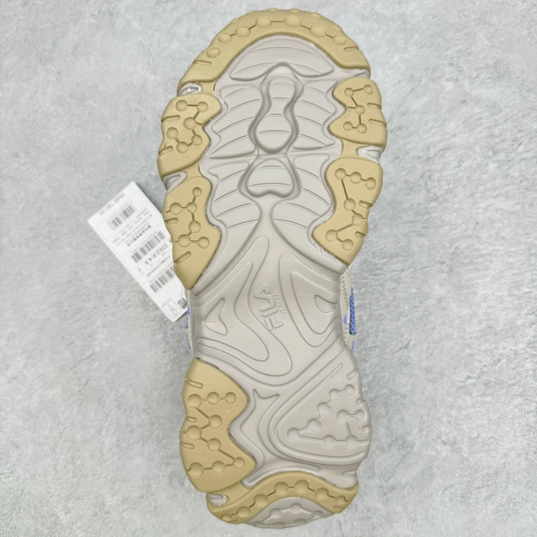 图片[9]-FILA FUSION Fluid 斐乐摩登潮牌防滑耐磨轻便运动鞋 FUSION 系列传承了 FILA 的百年基因，融入年轻运动及潮流文化，成为引领变革、创新突破的一代。以“1+N” 的跨界合作模式重现经典的同时创造经典。带来最出其不意的跨界合作惊喜。同时，FILAFUSION把FILA 的 DNA 融入到定制体验里，你可以随心制造厲于你的产品。FILA FUSION 的鞋家族涵盖了老爹鞋、跑步鞋、网球鞋、季节款。风格复古新潮，满足了时尚人士出行及各类运动的搭配需求，成为当下年轻人筷拥的鞋类品牌之一。FILA FUSION 走进年轻人的世界，通过年轻人运动，街舞，滑板，篮球，展现 FILA FUSION 的潮流态度和年轻文化。FILA FUSION 认为末来属于引领变革、创新突破的年轻一代，让我们一起构成 FILA 未来的蓝图吧！尺码：35.5 36 36.5 37.5 38 38.5 39 40 40.5 41 42 42.5 43 44 44.5 45 45.5-选品中心