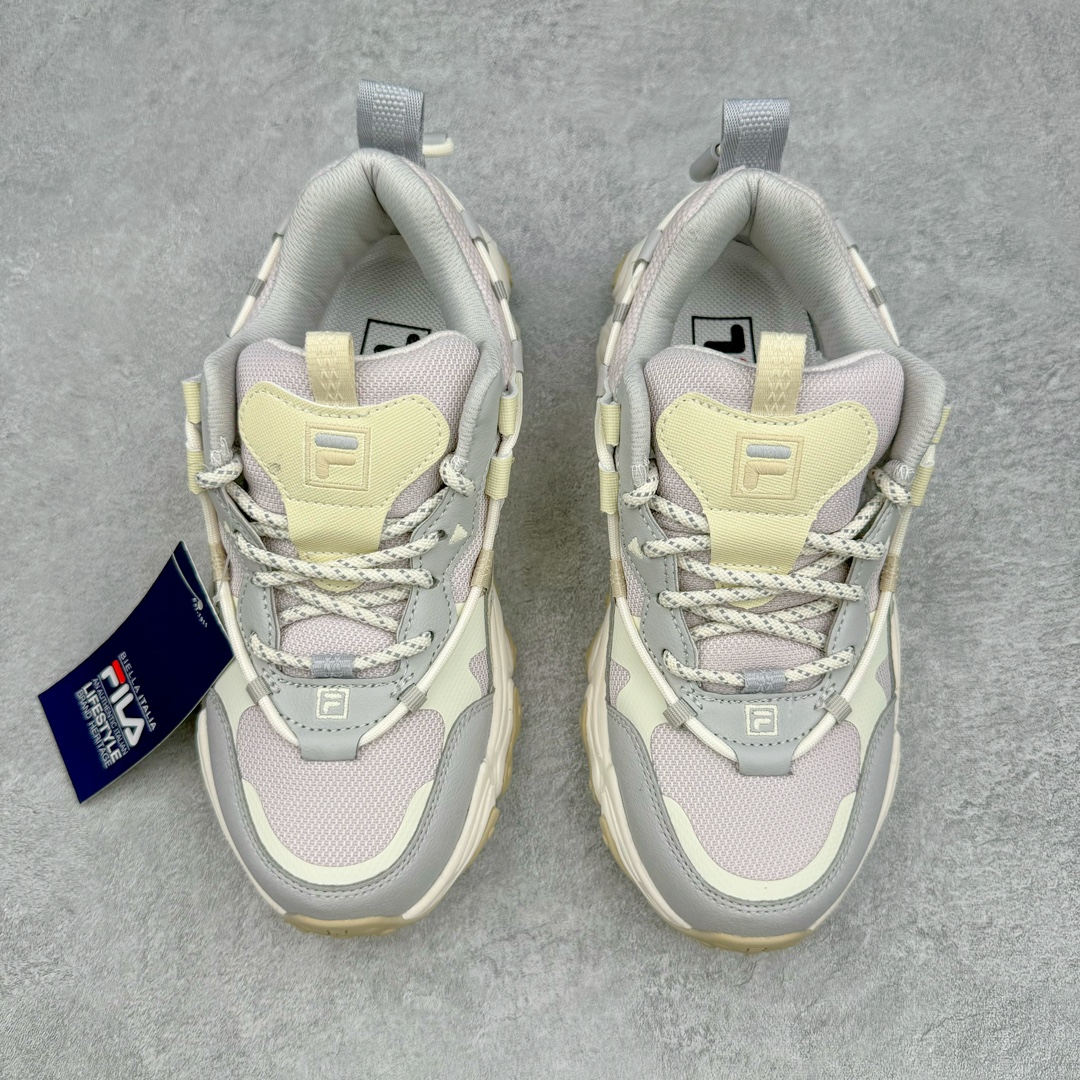 图片[2]-FILA FUSION Fluid 斐乐摩登潮牌防滑耐磨轻便运动鞋 FUSION 系列传承了 FILA 的百年基因，融入年轻运动及潮流文化，成为引领变革、创新突破的一代。以“1+N” 的跨界合作模式重现经典的同时创造经典。带来最出其不意的跨界合作惊喜。同时，FILAFUSION把FILA 的 DNA 融入到定制体验里，你可以随心制造厲于你的产品。FILA FUSION 的鞋家族涵盖了老爹鞋、跑步鞋、网球鞋、季节款。风格复古新潮，满足了时尚人士出行及各类运动的搭配需求，成为当下年轻人筷拥的鞋类品牌之一。FILA FUSION 走进年轻人的世界，通过年轻人运动，街舞，滑板，篮球，展现 FILA FUSION 的潮流态度和年轻文化。FILA FUSION 认为末来属于引领变革、创新突破的年轻一代，让我们一起构成 FILA 未来的蓝图吧！尺码：35.5 36 36.5 37.5 38 38.5 39 40 40.5 41 42 42.5 43 44 44.5 45 45.5-选品中心