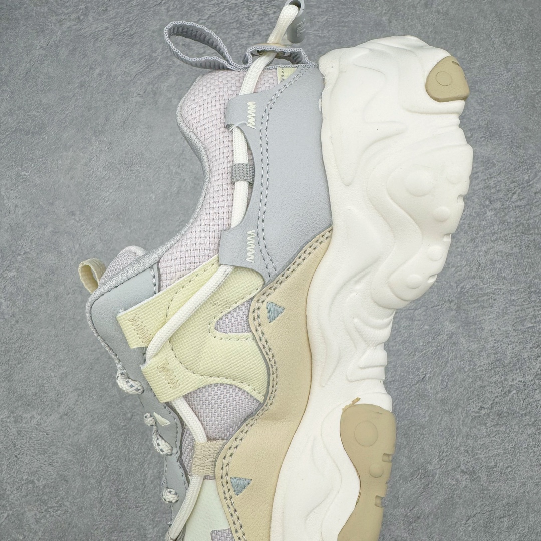 图片[7]-FILA FUSION Fluid 斐乐摩登潮牌防滑耐磨轻便运动鞋 FUSION 系列传承了 FILA 的百年基因，融入年轻运动及潮流文化，成为引领变革、创新突破的一代。以“1+N” 的跨界合作模式重现经典的同时创造经典。带来最出其不意的跨界合作惊喜。同时，FILAFUSION把FILA 的 DNA 融入到定制体验里，你可以随心制造厲于你的产品。FILA FUSION 的鞋家族涵盖了老爹鞋、跑步鞋、网球鞋、季节款。风格复古新潮，满足了时尚人士出行及各类运动的搭配需求，成为当下年轻人筷拥的鞋类品牌之一。FILA FUSION 走进年轻人的世界，通过年轻人运动，街舞，滑板，篮球，展现 FILA FUSION 的潮流态度和年轻文化。FILA FUSION 认为末来属于引领变革、创新突破的年轻一代，让我们一起构成 FILA 未来的蓝图吧！尺码：35.5 36 36.5 37.5 38 38.5 39 40 40.5 41 42 42.5 43 44 44.5 45 45.5-选品中心