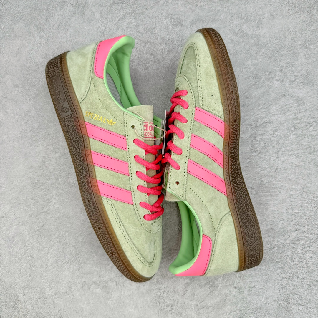 图片[3]-AD Originals Handball SPZL 手球运动员系列百搭休闲运动板鞋 IH7498 这款来自阿迪达斯的这款HANDBALL SPZL前身是一双手球运动鞋，这一次拿来复刻，所以鞋面的主要色彩选用了黑色， 鞋面外侧除了Spezial字母之外还有三叶草标志。Handball SPZL作为复古手球训练鞋与作为室内足球鞋的Samba有着异曲同工之处，但是质感更为出众的鞋身以及丰富的配色选择比起Samba来讲可以说是更胜一筹了！尺码：36 36⅔ 37⅓ 38 38⅔ 39⅓ 40 40⅔ 41⅓ 42 42⅔ 43⅓ 44 45-选品中心