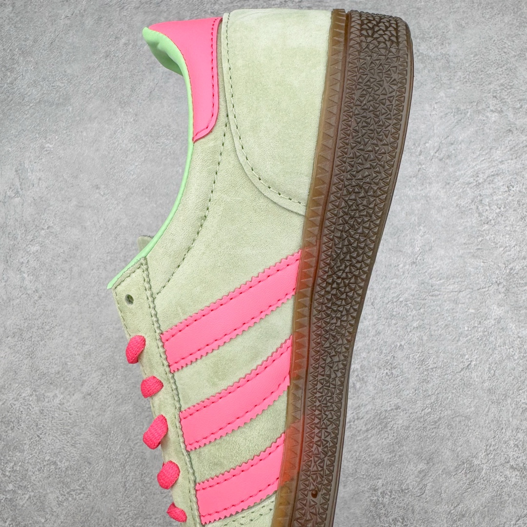 图片[7]-AD Originals Handball SPZL 手球运动员系列百搭休闲运动板鞋 IH7498 这款来自阿迪达斯的这款HANDBALL SPZL前身是一双手球运动鞋，这一次拿来复刻，所以鞋面的主要色彩选用了黑色， 鞋面外侧除了Spezial字母之外还有三叶草标志。Handball SPZL作为复古手球训练鞋与作为室内足球鞋的Samba有着异曲同工之处，但是质感更为出众的鞋身以及丰富的配色选择比起Samba来讲可以说是更胜一筹了！尺码：36 36⅔ 37⅓ 38 38⅔ 39⅓ 40 40⅔ 41⅓ 42 42⅔ 43⅓ 44 45-选品中心