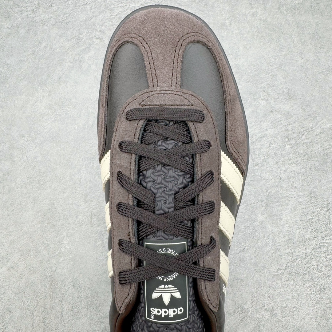 图片[4]-＃CS纯原 AD Original Gazelle Indoor Trainers 瞪羚室内鞋系列低帮复古百搭休闲运动德训风板鞋 黑棕 IH0374 高端零售特供批次 原厂定制长毛翻毛皮组合环保纤维革鞋面材质 内置环保海玻璃鞋垫 外置RB橡胶大底 产品品控稳定性领先行业 原厂全套原楦原纸板冲刀磨具开发 原厂皮料加持 原厂港宝加持定型后跟R度完美 将复古进行到底 简约流畅 三十年不变经典 这款Gazelle运动鞋 无论面料、配色、质感或设计 都只在重现其1991年原款的经典 皮革鞋面 撞色三条纹和鞋跟标的设计 力求呈现90年代的经典复古风潮 Samba火热的同时 也带动了其它的复古鞋型 Gazelle便是其中一只 Gazelle Indoor拥有包边更宽的T字型鞋头 更好的保护运动员的前掌 浓浓的复古氛围感 非常适合现在流行的Cleanfit风格 尺码：35.5 36 36.5 37.5 38 38.5 39 40 40.5 41 42 42.5 43 44 44.5 45 46-选品中心