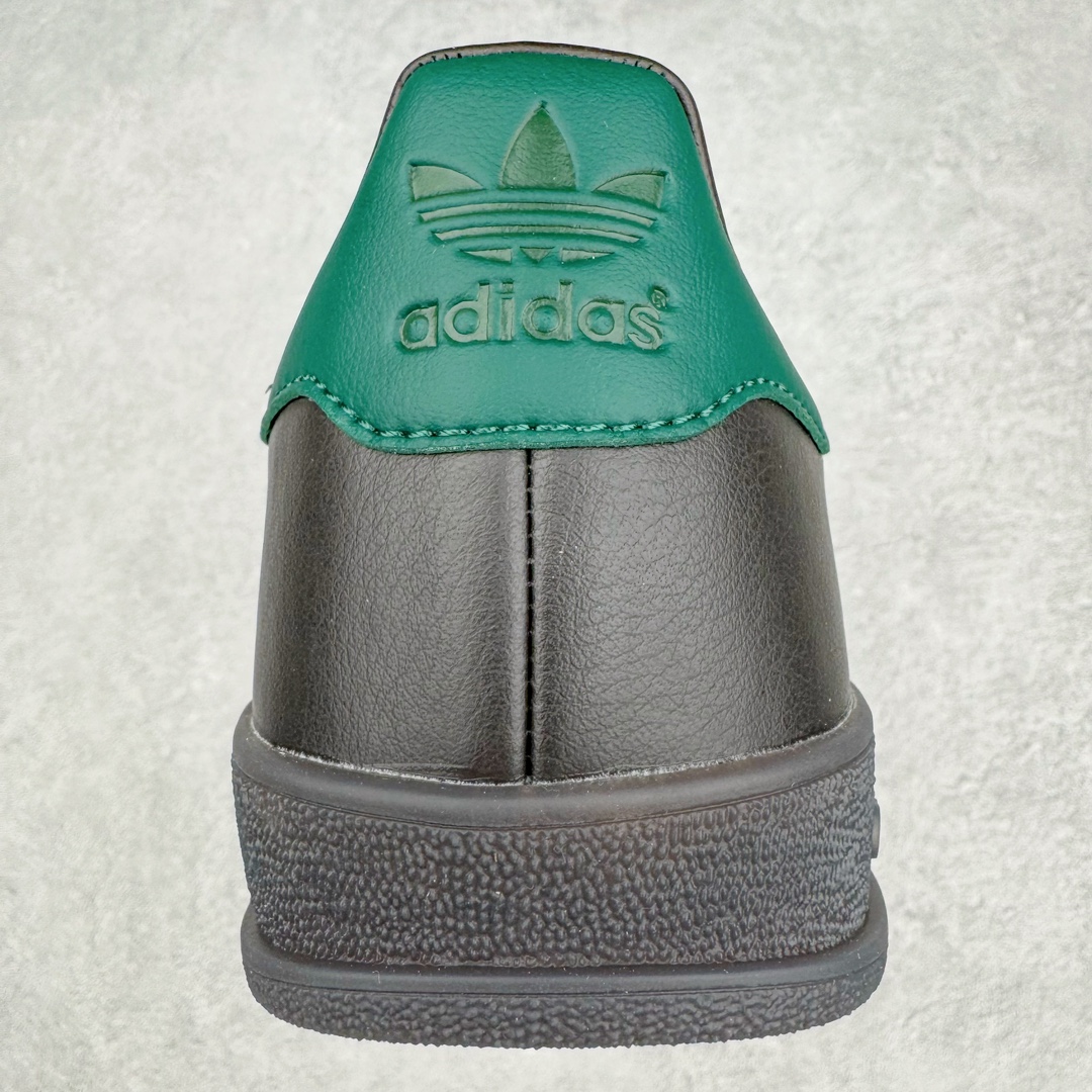 图片[8]-＃CS纯原 AD Original Gazelle Indoor Trainers 瞪羚室内鞋系列低帮复古百搭休闲运动德训风板鞋 黑棕 IH0374 高端零售特供批次 原厂定制长毛翻毛皮组合环保纤维革鞋面材质 内置环保海玻璃鞋垫 外置RB橡胶大底 产品品控稳定性领先行业 原厂全套原楦原纸板冲刀磨具开发 原厂皮料加持 原厂港宝加持定型后跟R度完美 将复古进行到底 简约流畅 三十年不变经典 这款Gazelle运动鞋 无论面料、配色、质感或设计 都只在重现其1991年原款的经典 皮革鞋面 撞色三条纹和鞋跟标的设计 力求呈现90年代的经典复古风潮 Samba火热的同时 也带动了其它的复古鞋型 Gazelle便是其中一只 Gazelle Indoor拥有包边更宽的T字型鞋头 更好的保护运动员的前掌 浓浓的复古氛围感 非常适合现在流行的Cleanfit风格 尺码：35.5 36 36.5 37.5 38 38.5 39 40 40.5 41 42 42.5 43 44 44.5 45 46-选品中心