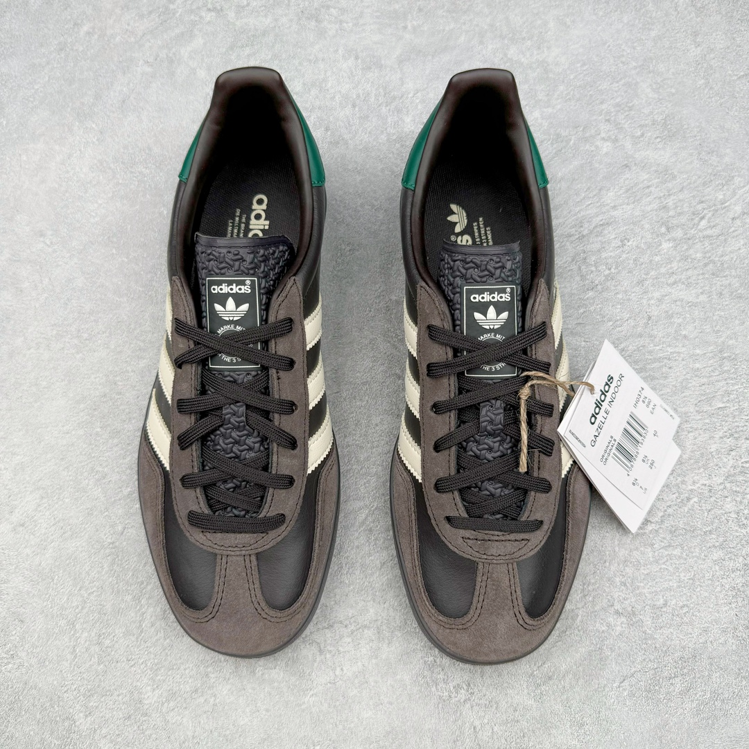 图片[2]-＃CS纯原 AD Original Gazelle Indoor Trainers 瞪羚室内鞋系列低帮复古百搭休闲运动德训风板鞋 黑棕 IH0374 高端零售特供批次 原厂定制长毛翻毛皮组合环保纤维革鞋面材质 内置环保海玻璃鞋垫 外置RB橡胶大底 产品品控稳定性领先行业 原厂全套原楦原纸板冲刀磨具开发 原厂皮料加持 原厂港宝加持定型后跟R度完美 将复古进行到底 简约流畅 三十年不变经典 这款Gazelle运动鞋 无论面料、配色、质感或设计 都只在重现其1991年原款的经典 皮革鞋面 撞色三条纹和鞋跟标的设计 力求呈现90年代的经典复古风潮 Samba火热的同时 也带动了其它的复古鞋型 Gazelle便是其中一只 Gazelle Indoor拥有包边更宽的T字型鞋头 更好的保护运动员的前掌 浓浓的复古氛围感 非常适合现在流行的Cleanfit风格 尺码：35.5 36 36.5 37.5 38 38.5 39 40 40.5 41 42 42.5 43 44 44.5 45 46-选品中心