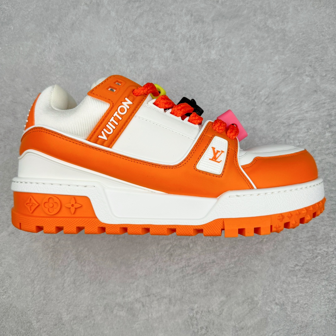 图片[7]-＃GD广顶 Louis Vuitton Trainer Maxi路易威登时装走秀运动时尚板鞋 小胖丁面包鞋 外贸零售特供批次 2023全新纸板数据 印花高频效果碾压市面 市售天花板产物 耗时半年巨作 全套原厂新版原纸板楦头开发 原厂特供皮料加持 市场所有版本中综合最强的货品 GD实力大厂出品 全网最全配色更新最快 最成熟的做工稳定的品控 完美鞋型超高的清洁度 零毛边线头瑕疵 全套原楦原纸版原鞋开模 全网最具灵魂的版型 正确原装黄色鞋盒 正确中底印花 鞋面印花3D高频深度立体 全鞋电脑针车 紧密相连 针距密度一致 环保乳胶注塑鞋垫 厚度脚感还原原版 皮面裁剪部位 统一油边封口工艺 原装橡胶大底含胶量大底组合零偏差 专柜全套包装 防尘袋 说明书 质保卡 男女鞋 尺码：35 36 37 38 39 40 41 42 43 44 45-选品中心