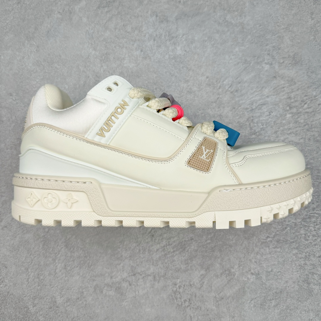 图片[3]-＃GD广顶 Louis Vuitton Trainer Maxi路易威登时装走秀运动时尚板鞋 小胖丁面包鞋 外贸零售特供批次 2023全新纸板数据 印花高频效果碾压市面 市售天花板产物 耗时半年巨作 全套原厂新版原纸板楦头开发 原厂特供皮料加持 市场所有版本中综合最强的货品 GD实力大厂出品 全网最全配色更新最快 最成熟的做工稳定的品控 完美鞋型超高的清洁度 零毛边线头瑕疵 全套原楦原纸版原鞋开模 全网最具灵魂的版型 正确原装黄色鞋盒 正确中底印花 鞋面印花3D高频深度立体 全鞋电脑针车 紧密相连 针距密度一致 环保乳胶注塑鞋垫 厚度脚感还原原版 皮面裁剪部位 统一油边封口工艺 原装橡胶大底含胶量大底组合零偏差 专柜全套包装 防尘袋 说明书 质保卡 男女鞋 尺码：35 36 37 38 39 40 41 42 43 44 45-选品中心